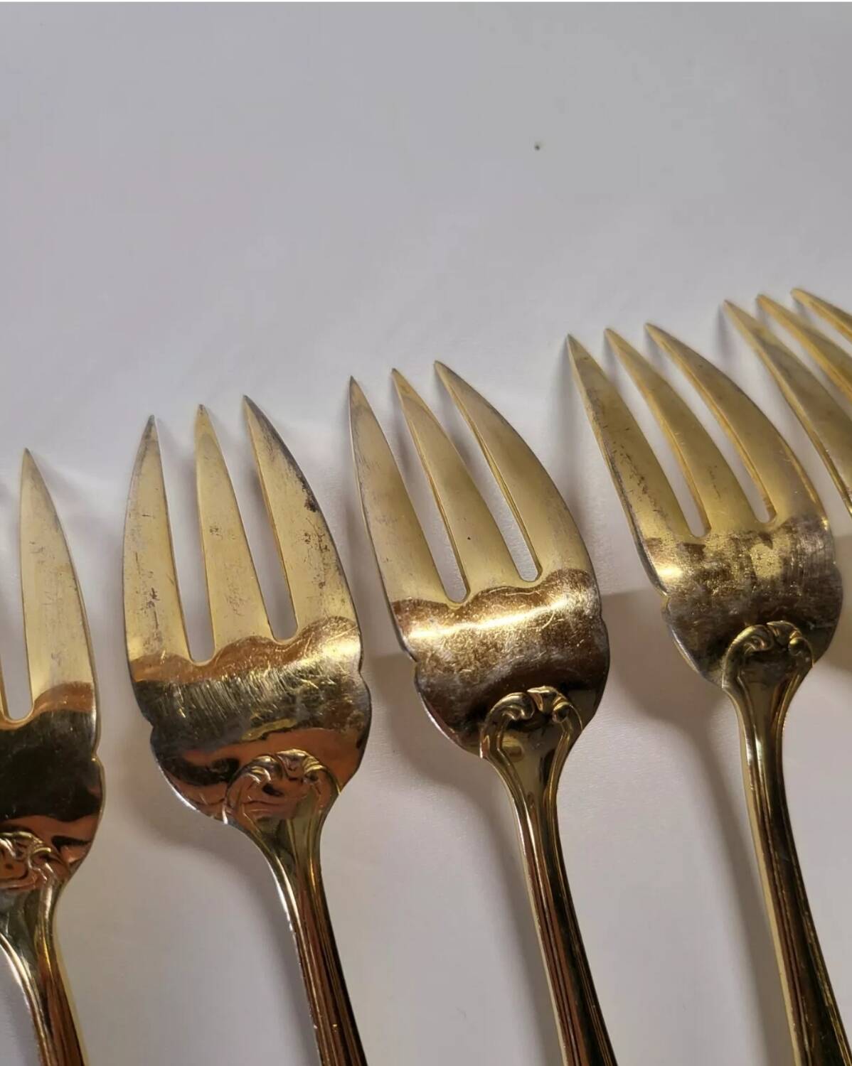 Gold metal fish cutlery, knives and forks 24 pieces