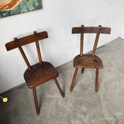 Paire de chaises tripodes savoyardes art populaire chêne