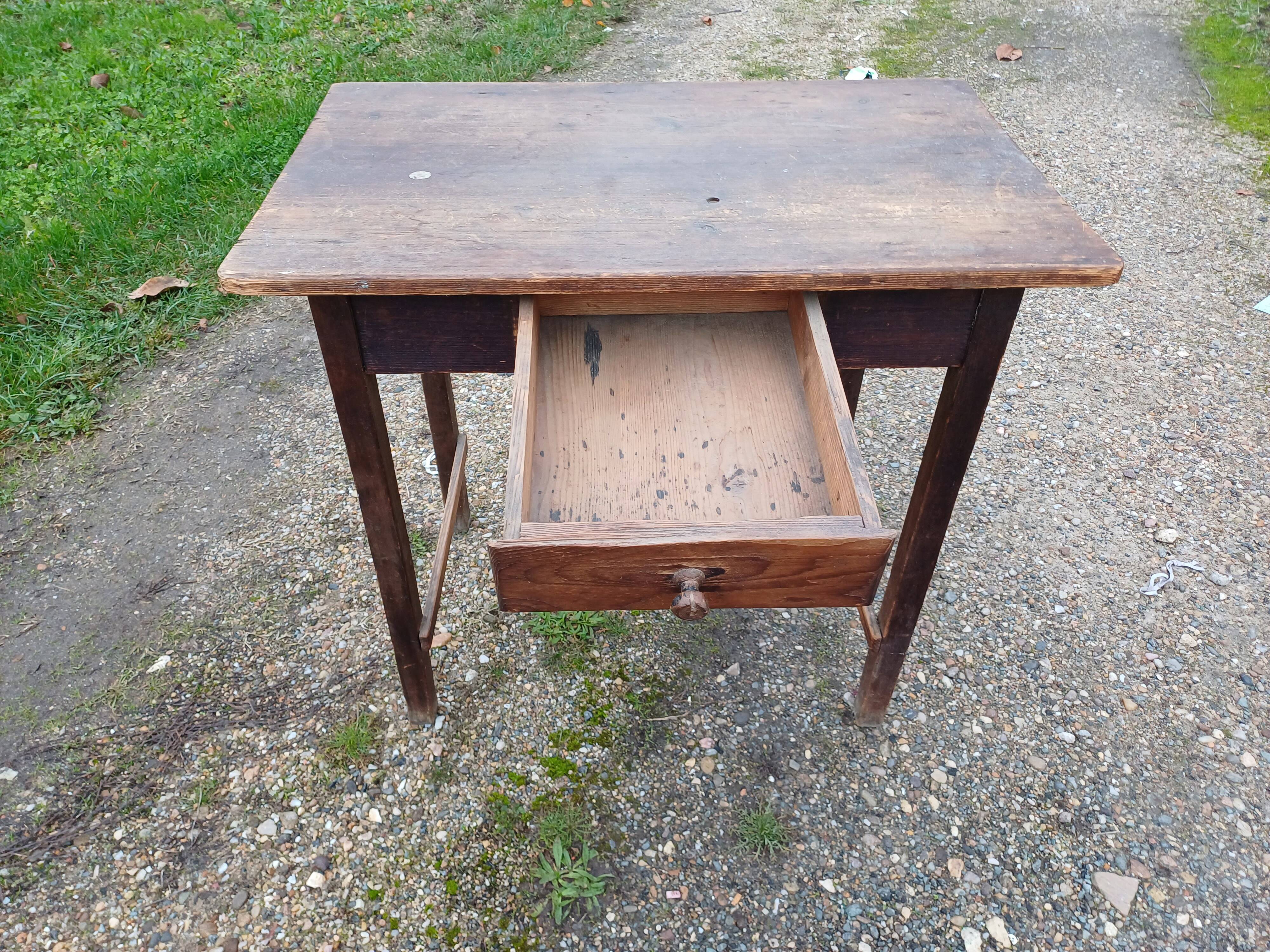 Small pine table, 1 drawer