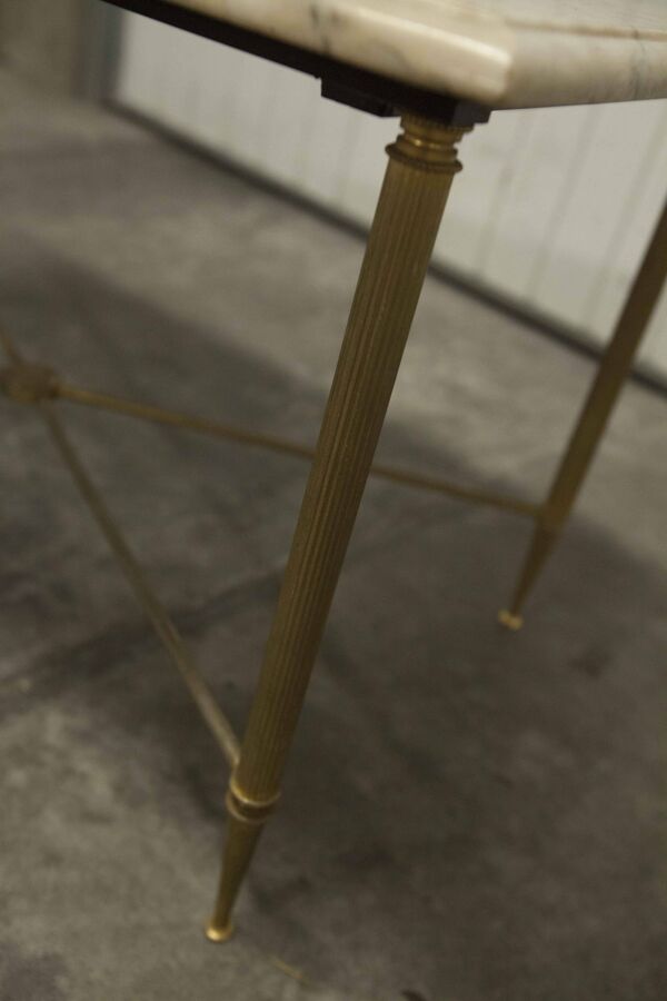 Table basse en marbre et piétement en laiton hauteur 46 cm