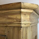 Alsatian armoire from 1878 in Pichepin – A unique and authentic piece