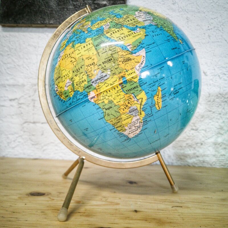 Taride tripod globe