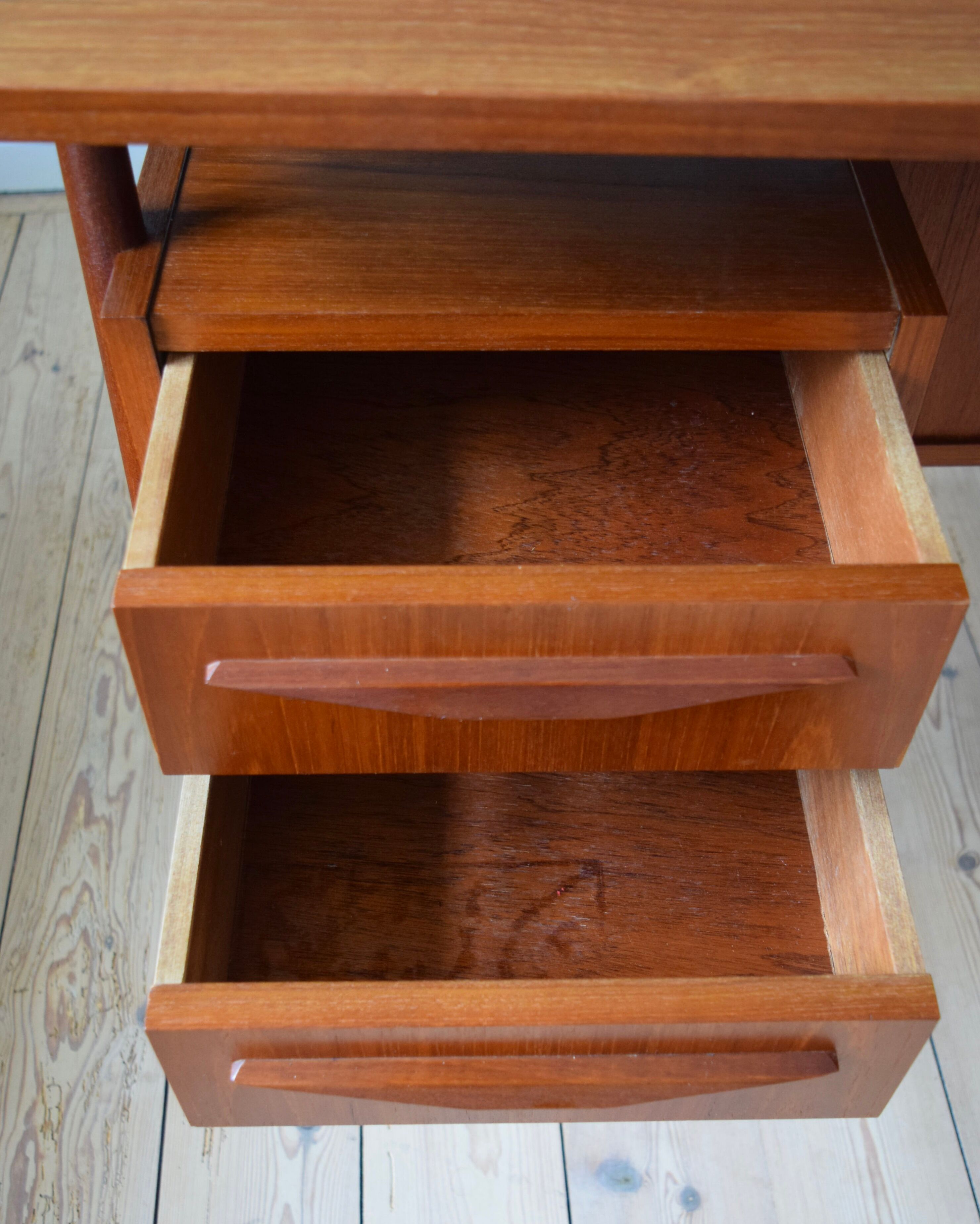 Danish teak floating desk by Gunner Nielsen for Tibergaard, 1960