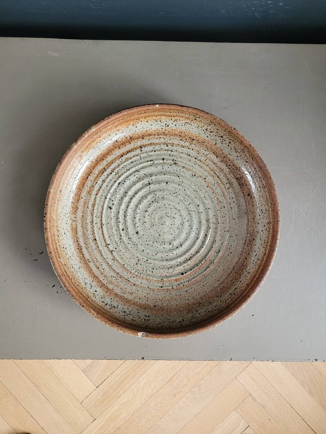 Round pyrite stoneware dish