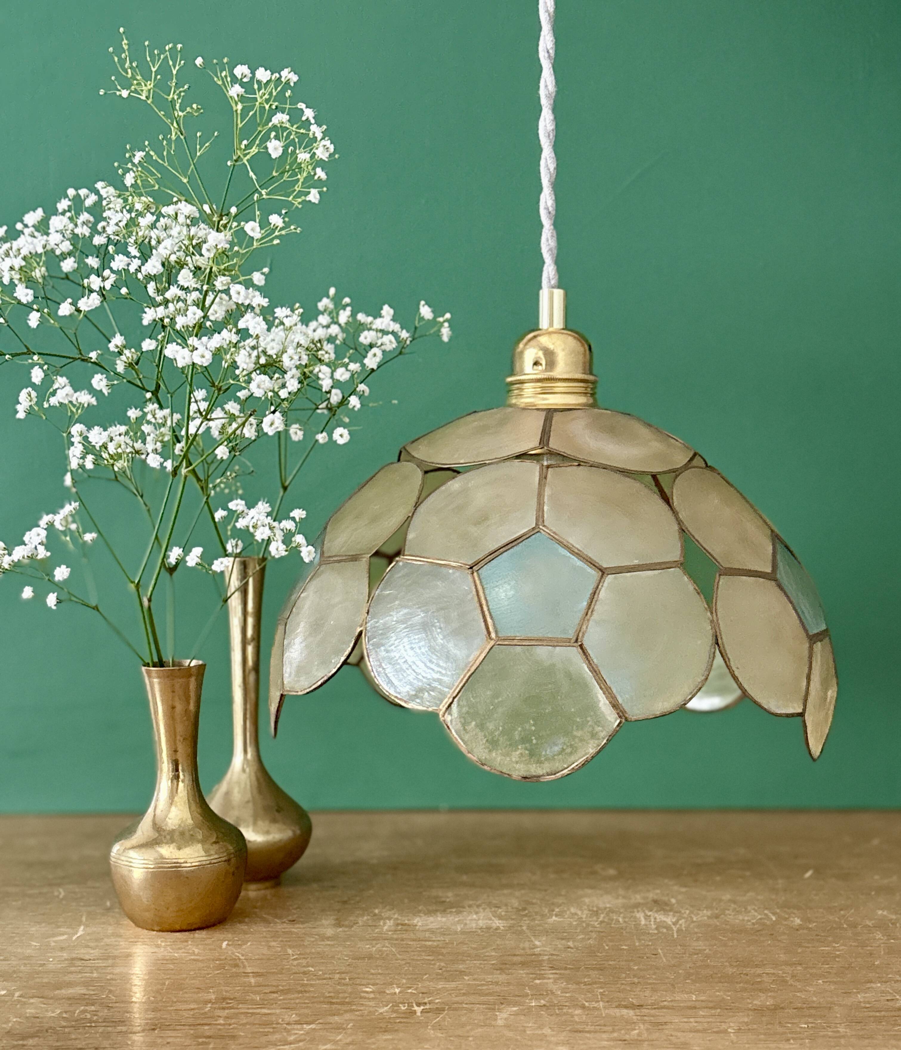 Suspension antique lampshade in beige and blue mother-of-pearl