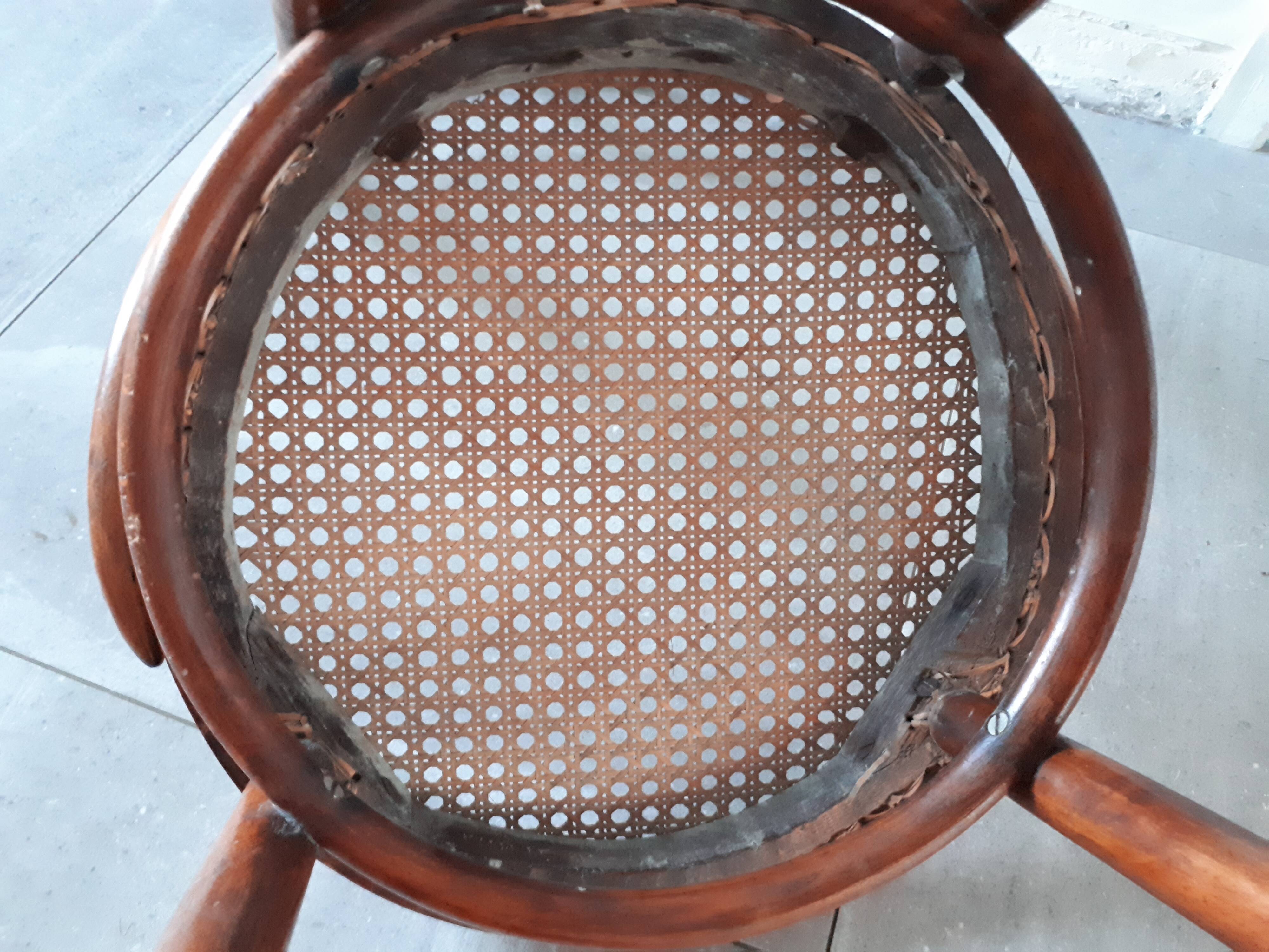 Thonet chair Number 19