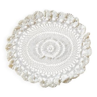 1 crochet doily, oval, old vintage