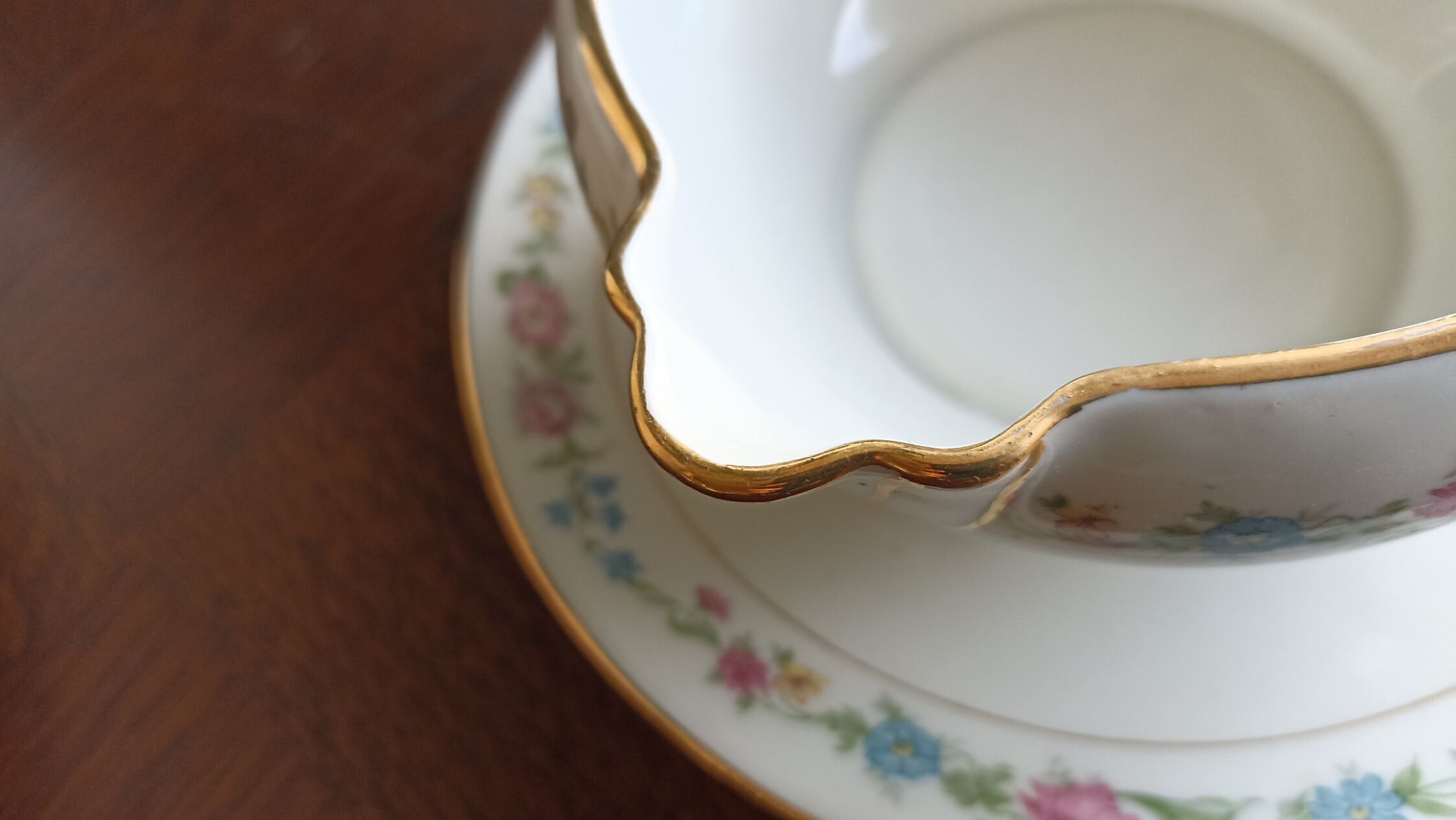 Saucière sur dormant fixe en porcelaine de Limoges - Porcelaine Limousine