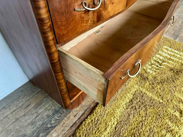 Commode galbée Art Déco en noyer