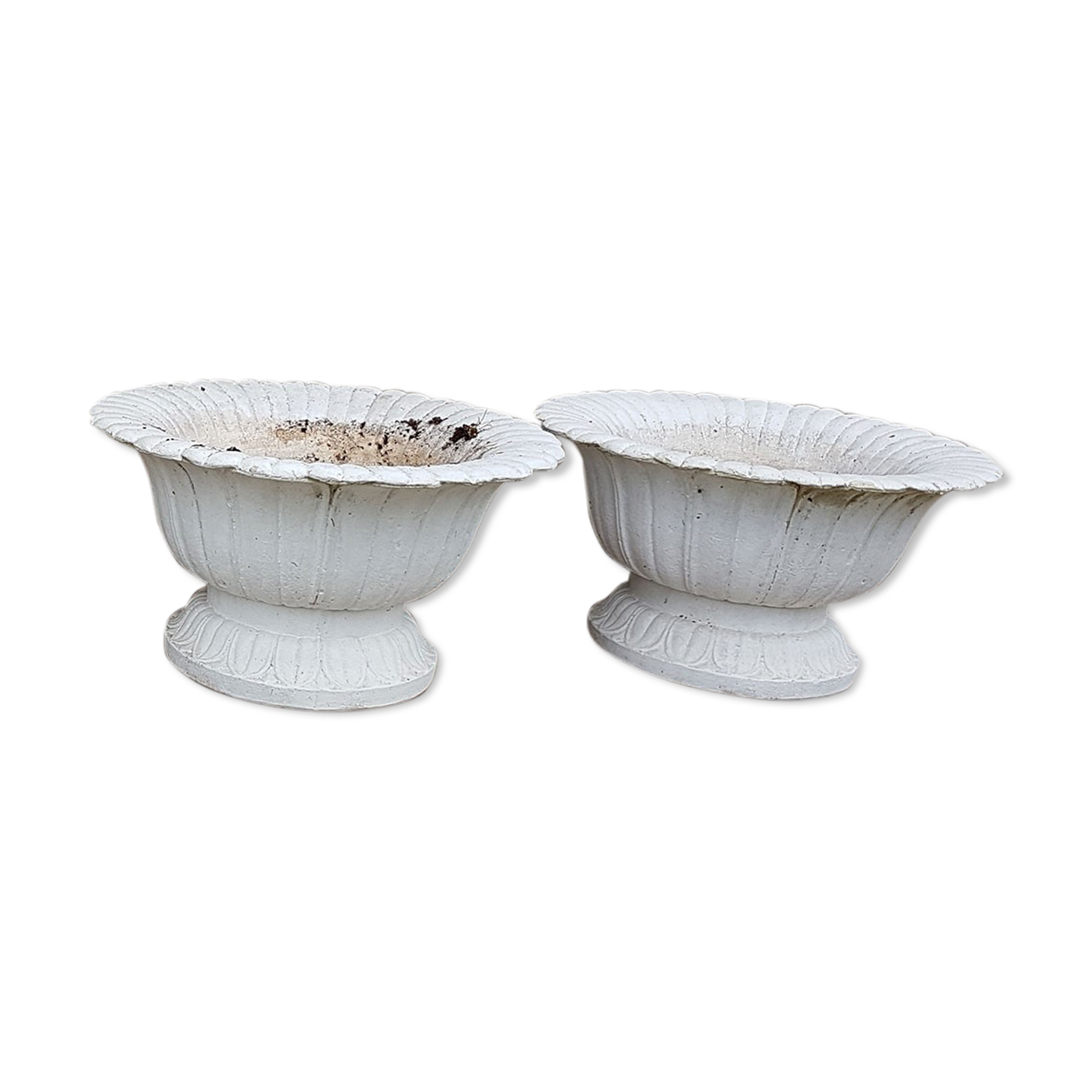 Old set of 2 flower pots in beton