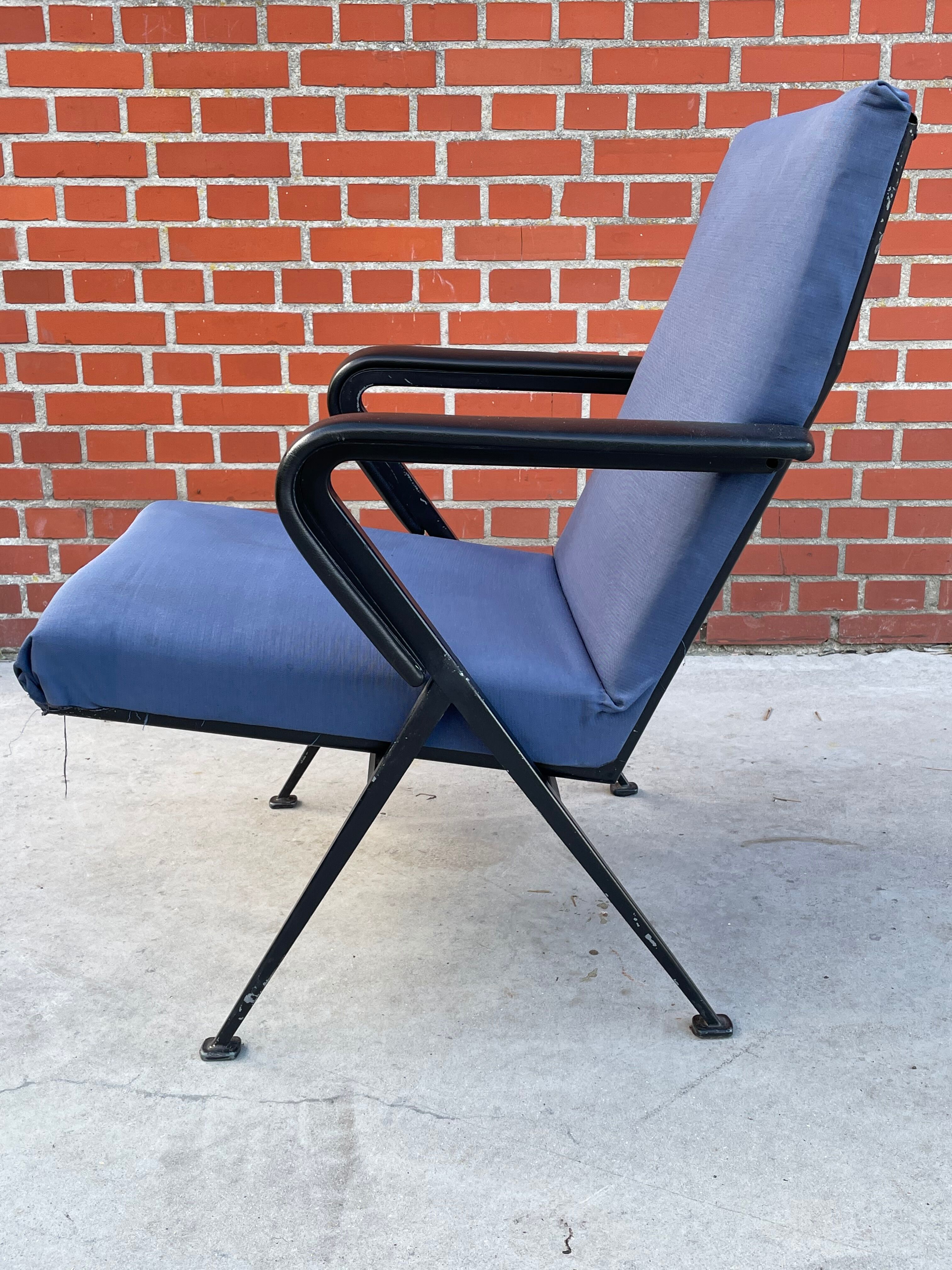 set of 2 Repose armchairs by Friso Kramer for Ahrend de Cirkel