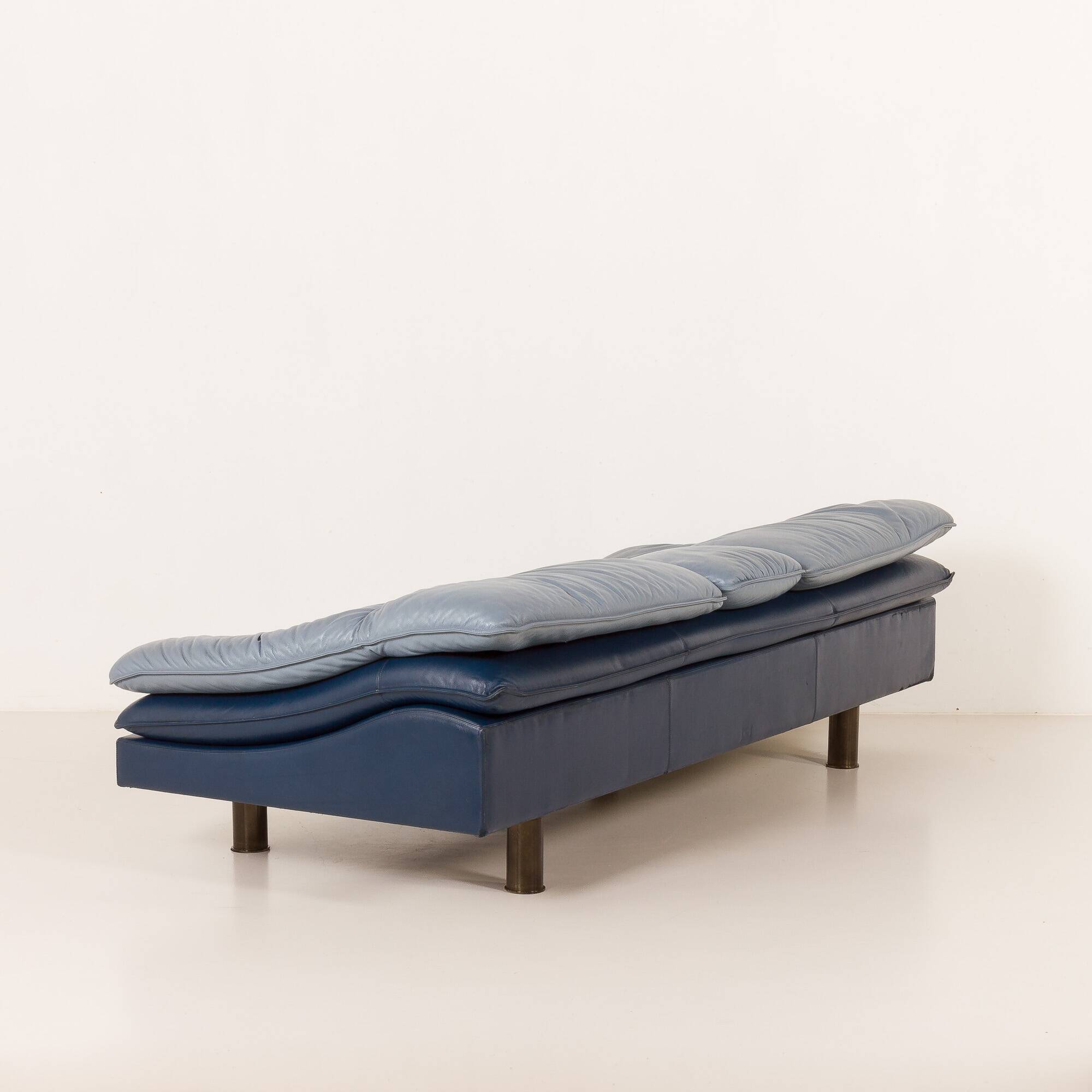 Vintage Poltrona Frau Space Age leather sofa, Italy 1980s