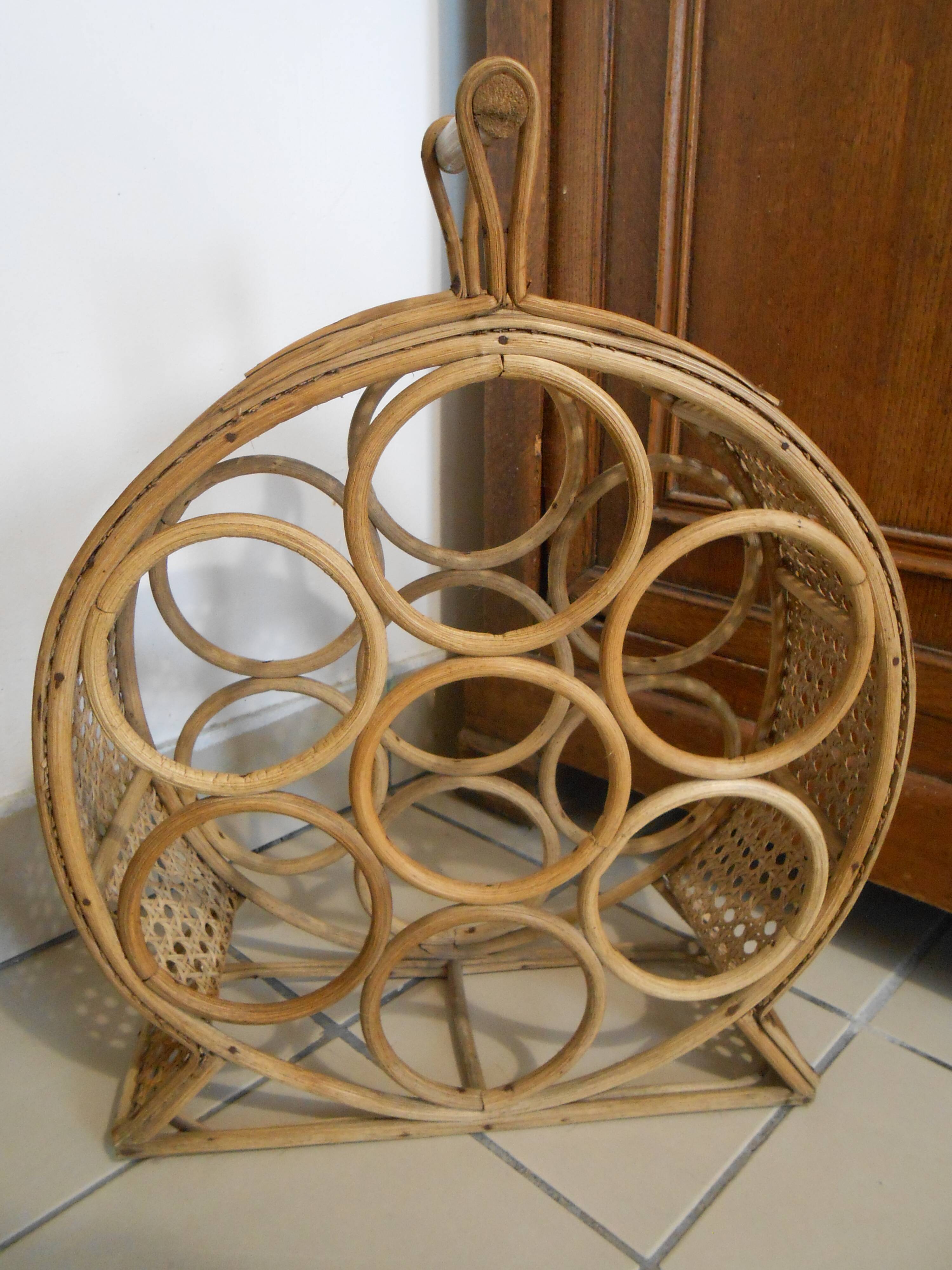 Rattan bottle holder
