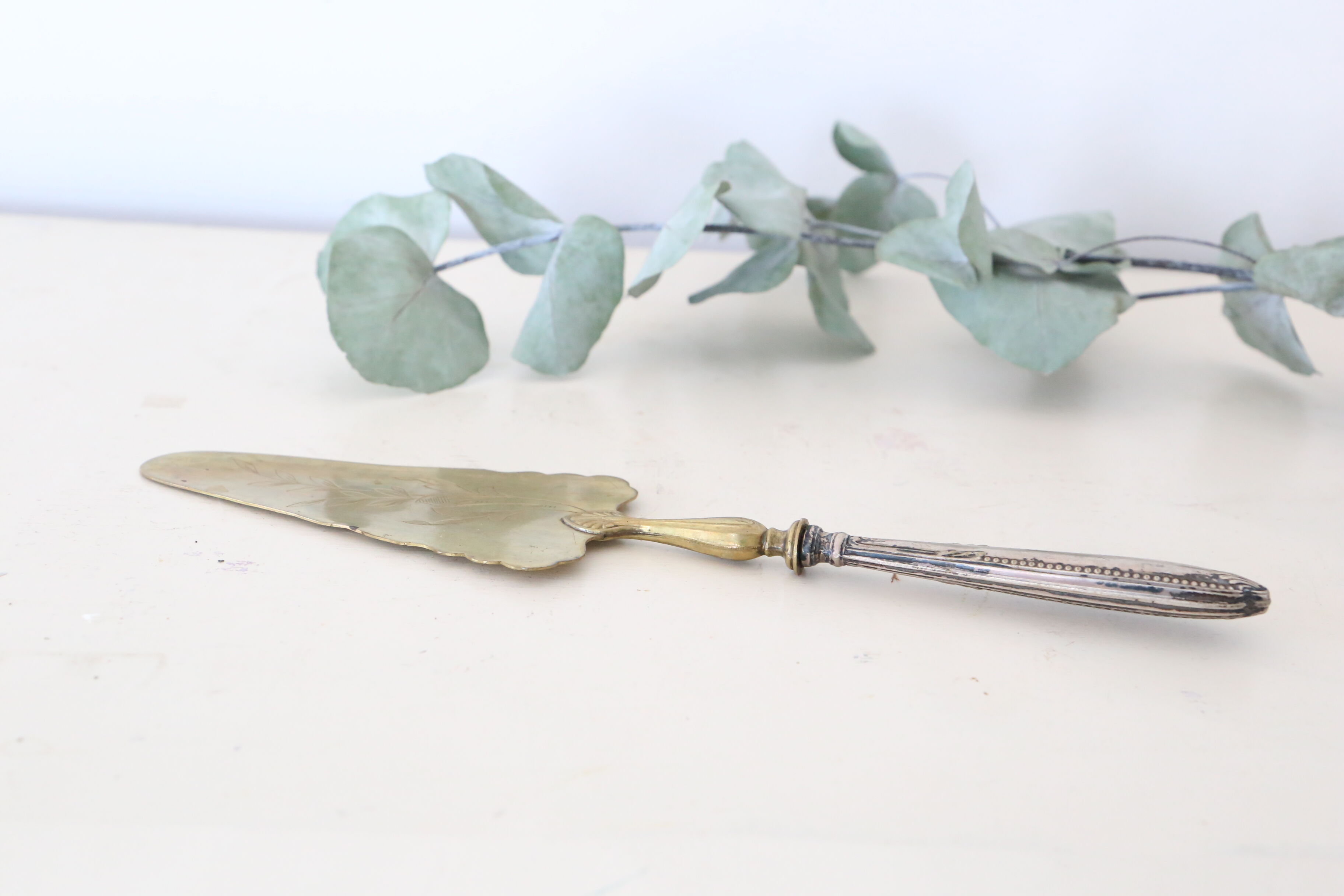 Vermeil pie shovel and silver metal, vintage
