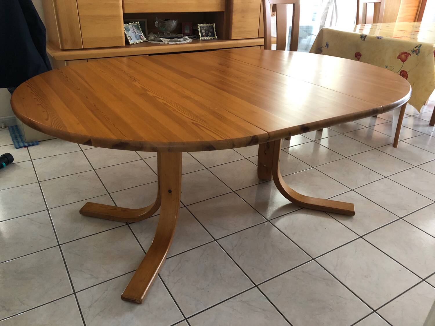 Rainer Daumiller extendable solid wood round table