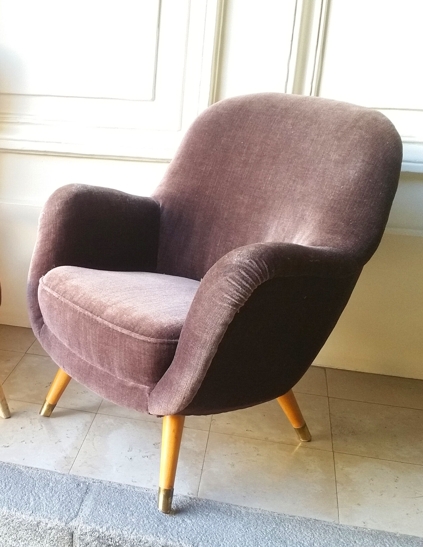 The years 50-60 in Velvet Brown EGG egg Chair