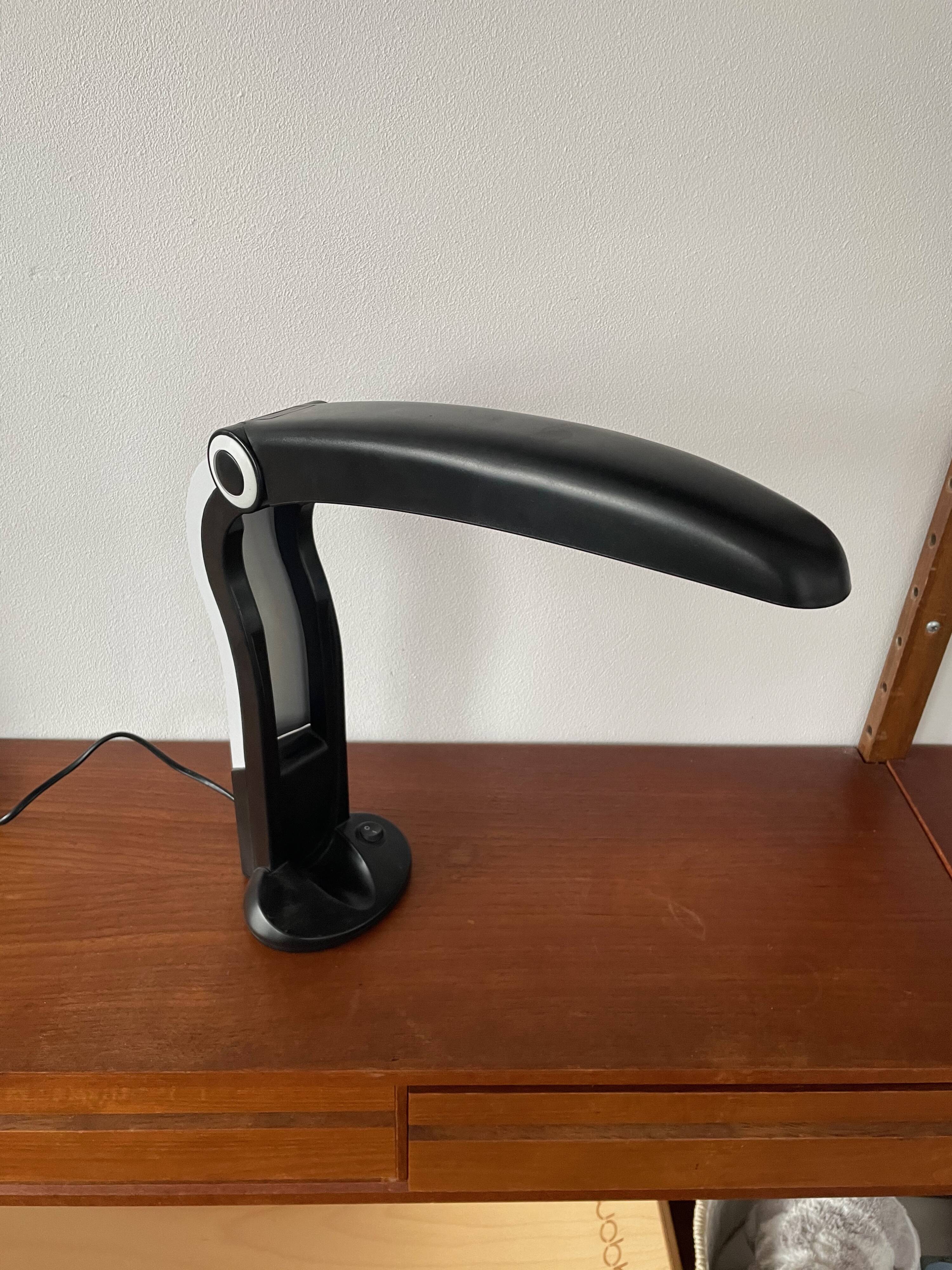 Luminaire Toucan en noir et blanc HT Huang Design