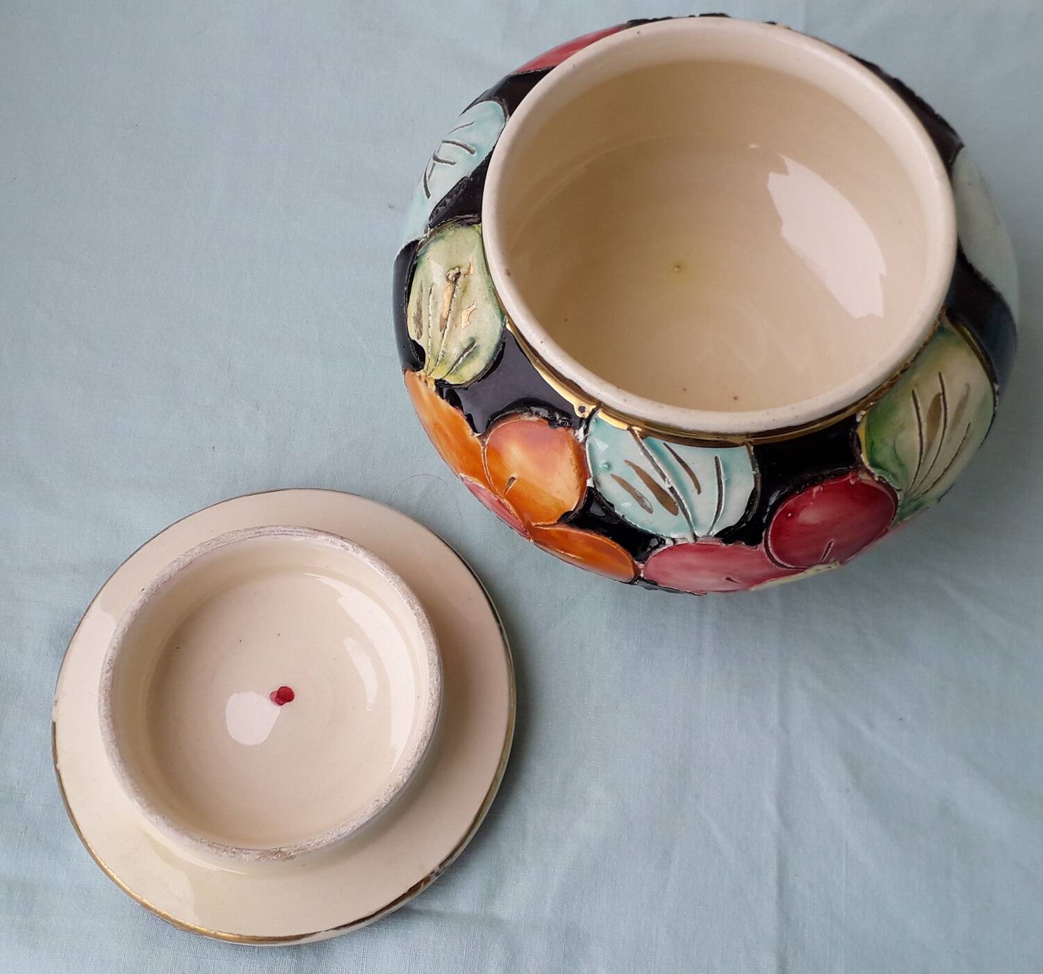 Bonbonnière or sugar bowl Vallauris