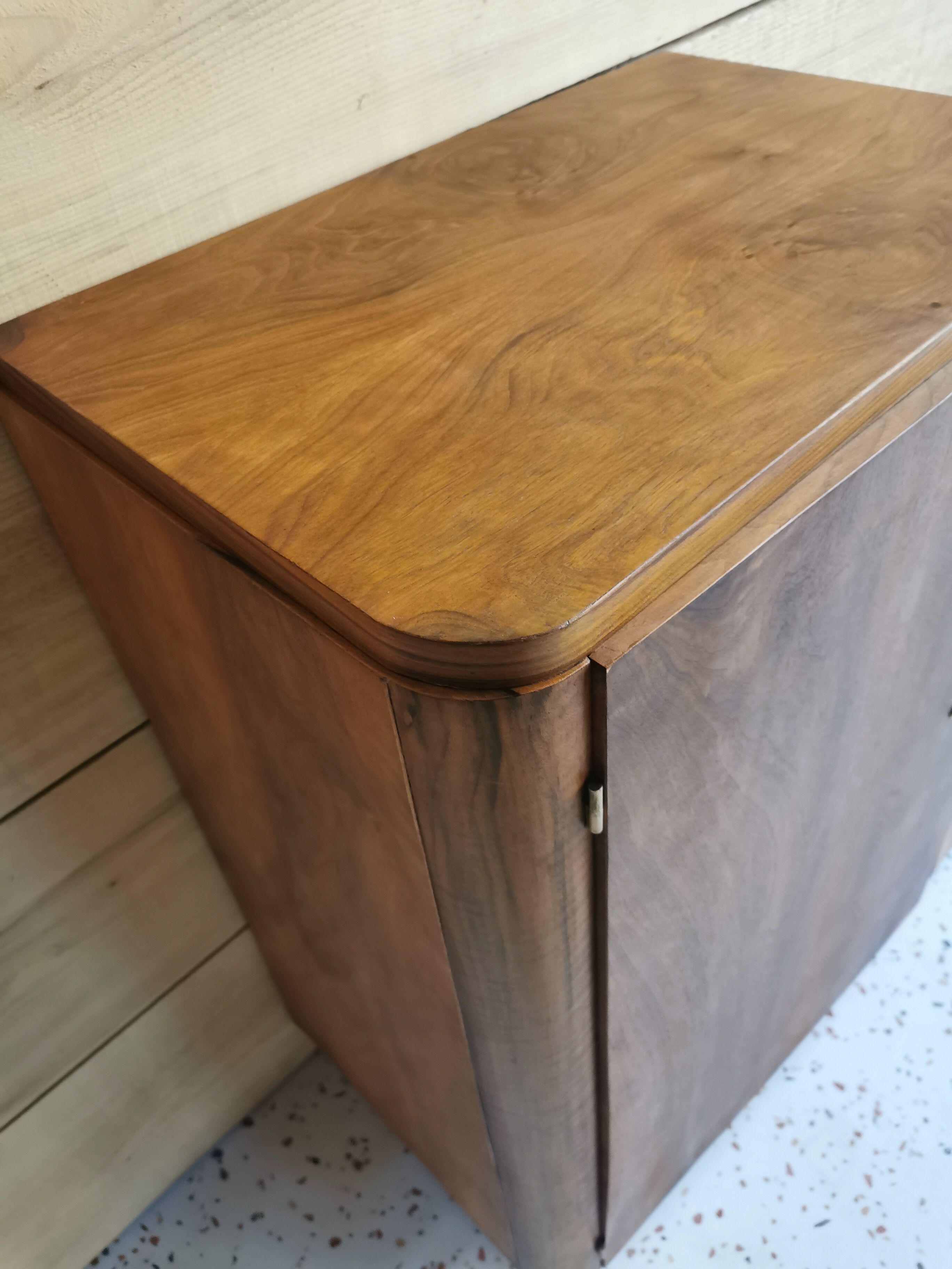 Asymetical chest of drawers