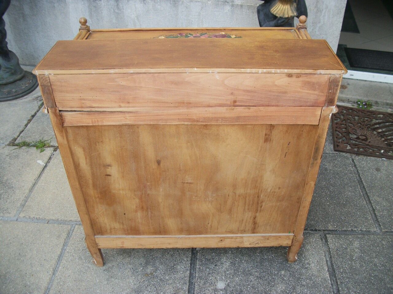 Chest of drawers