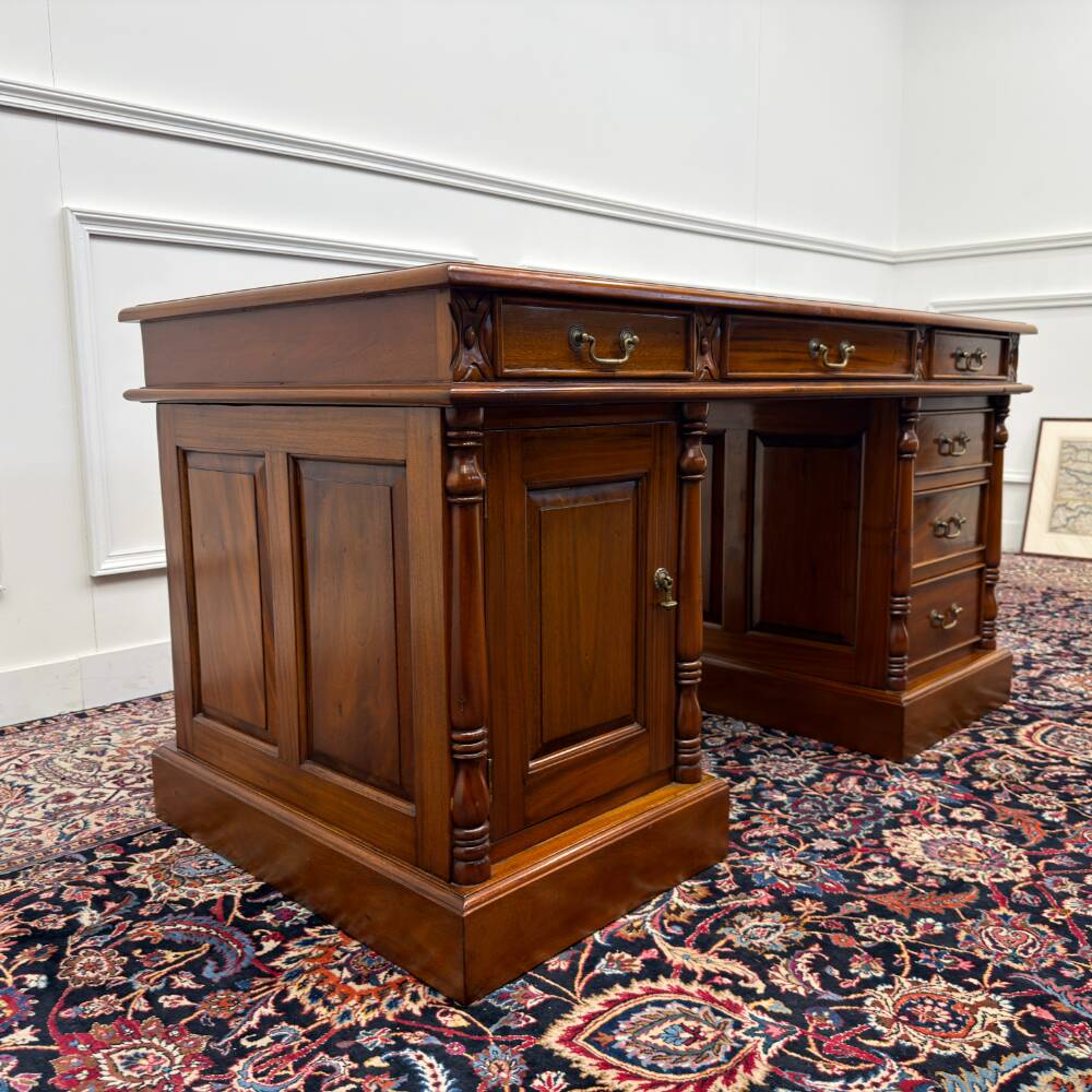 Classic English Desk Brown Leather