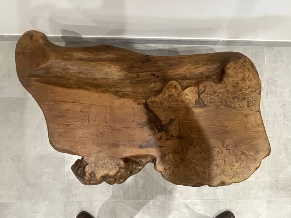 Table Brutaliste, superbe flash en plateau.