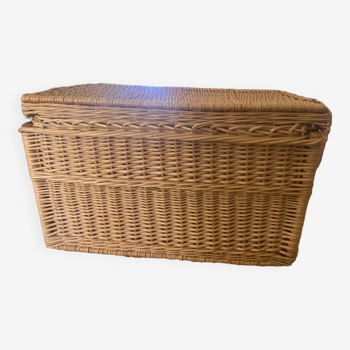 Vintage rattan chest