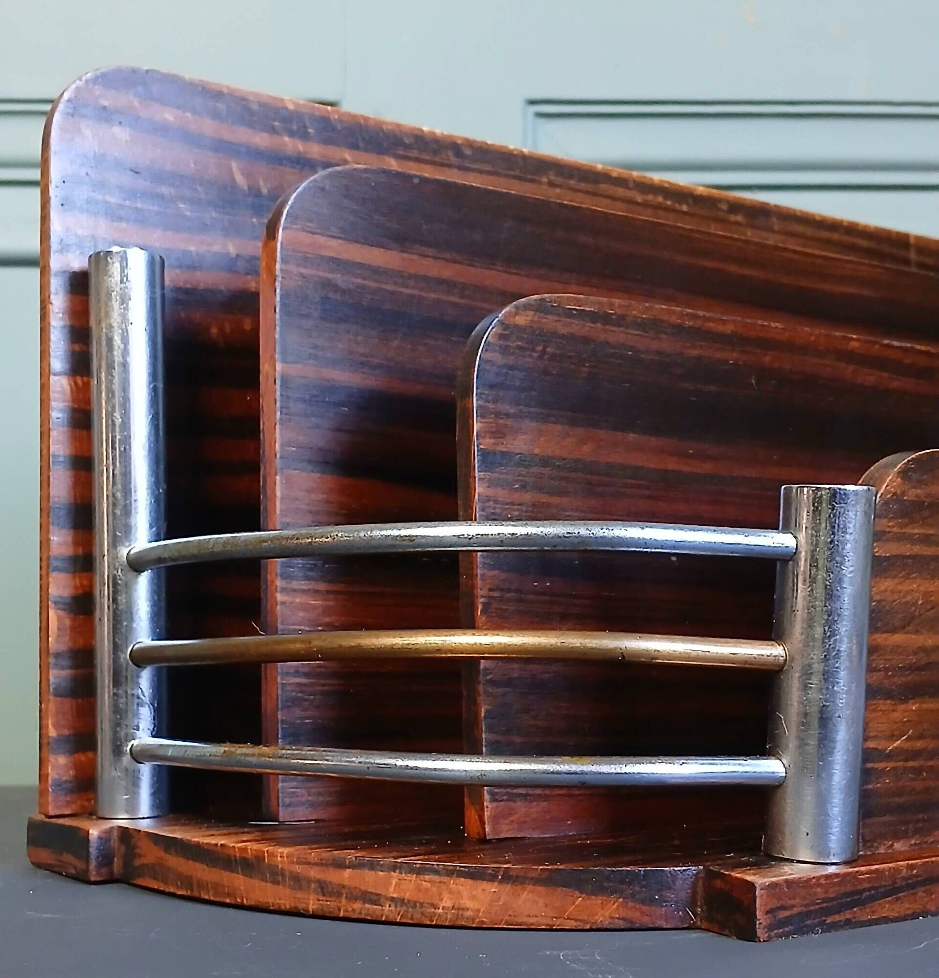 Articulated desk lamp in chrome metal, circa 1960.