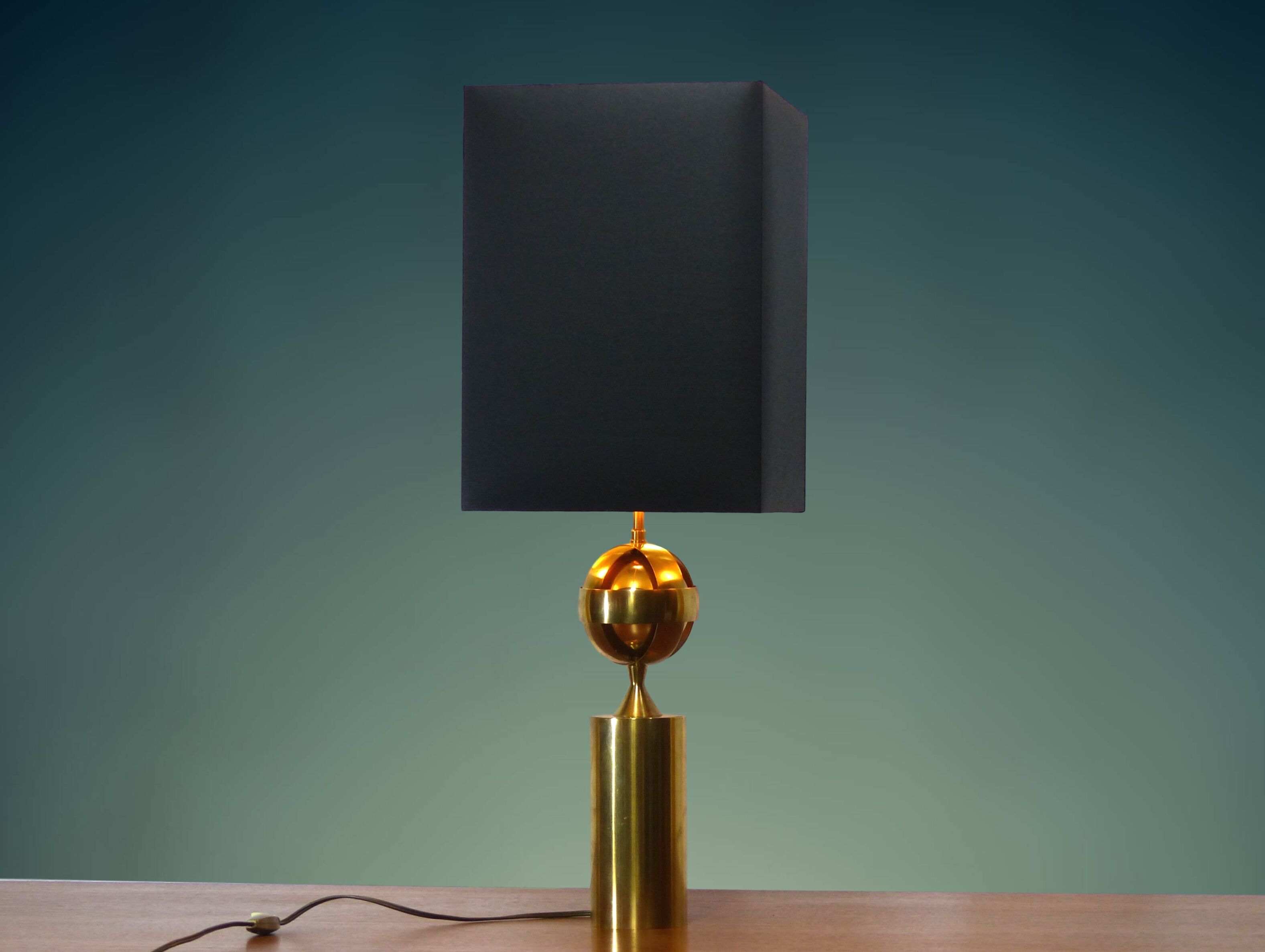 Astrolabic golden brass lamp