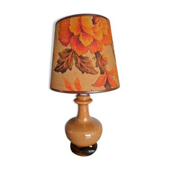 Vintage caramel table lamp with its flowery lampshade