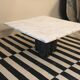 Table basse marbre blanc et pieds acier