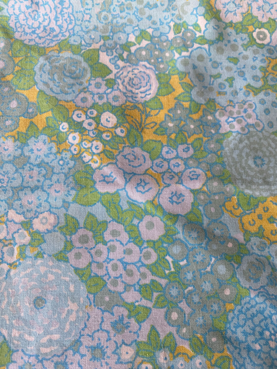 2 90cm bed sheets and 2 pillow covers