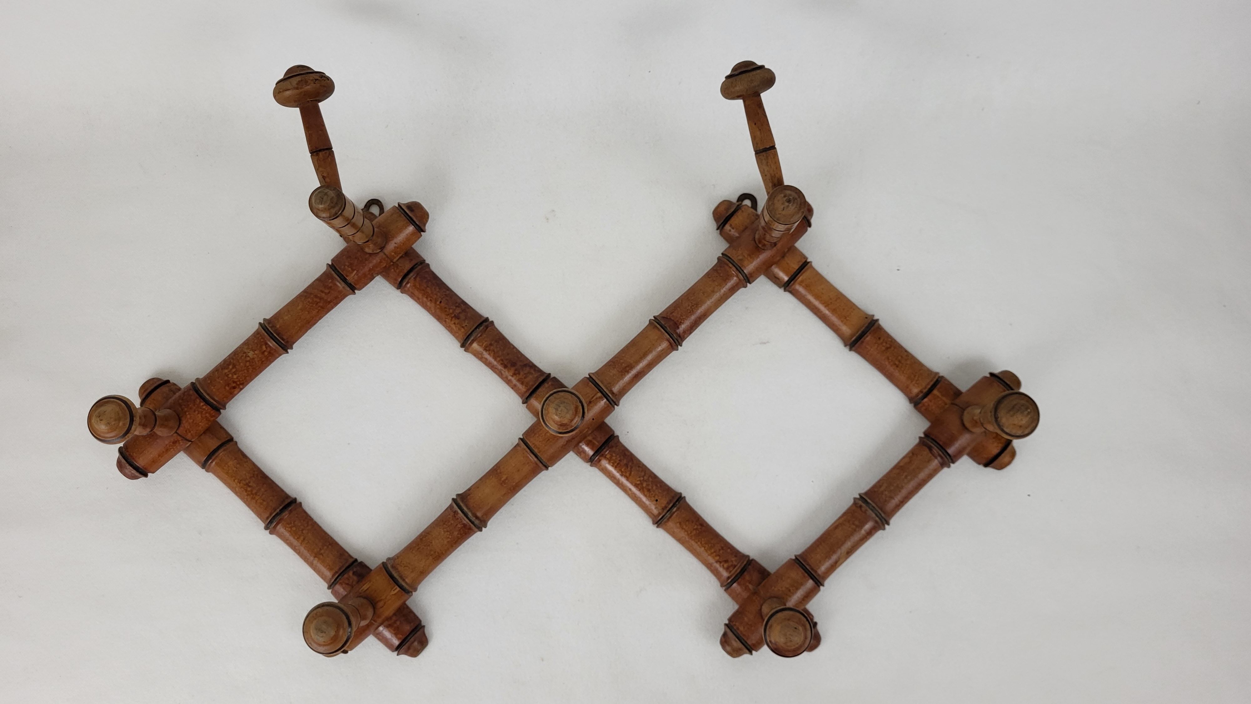 Bamboo-style wooden accordion coat rack