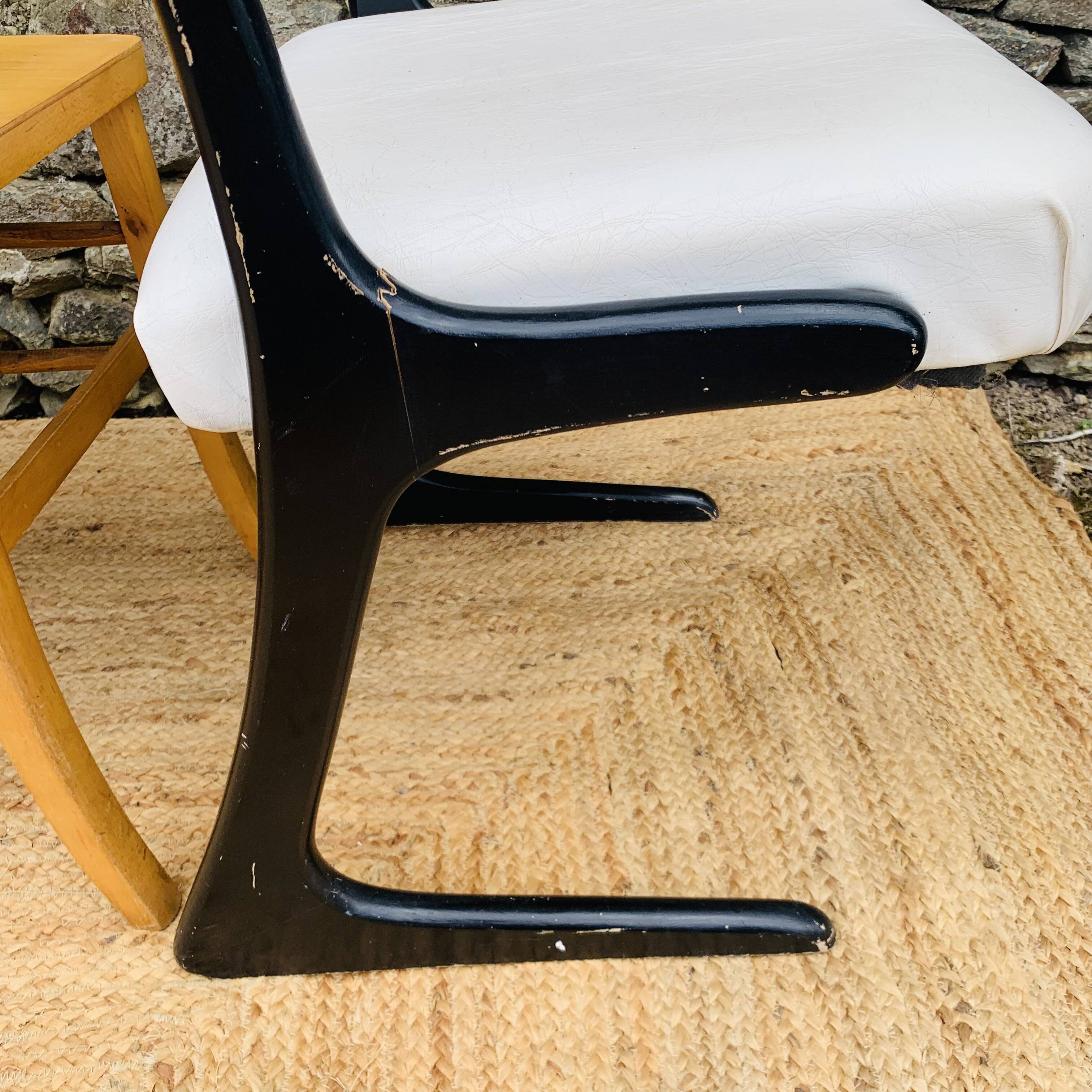 Ensemble de 4 chaises dépareillées