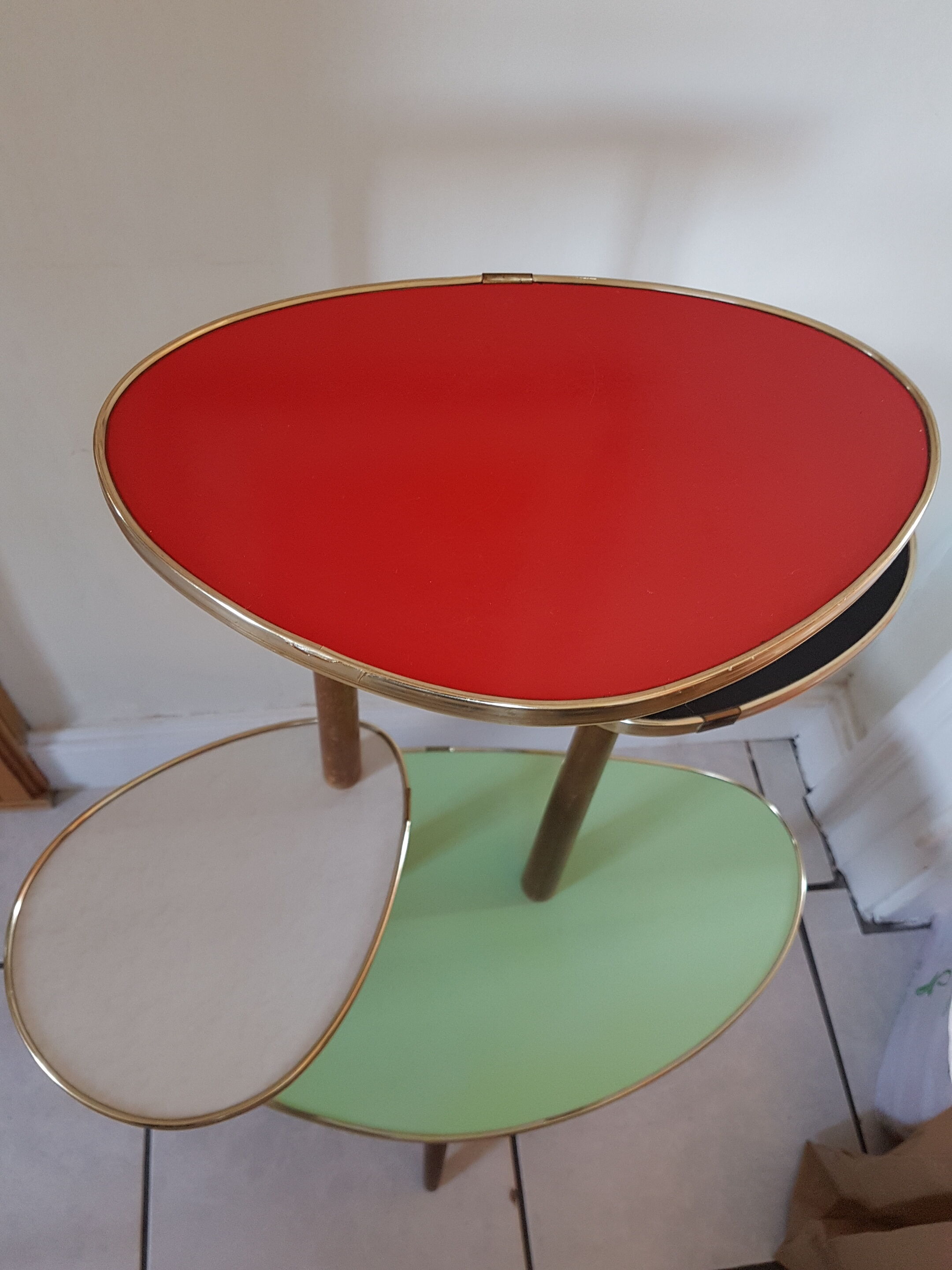 Saddle of tripod plants in formica of the years 50/60