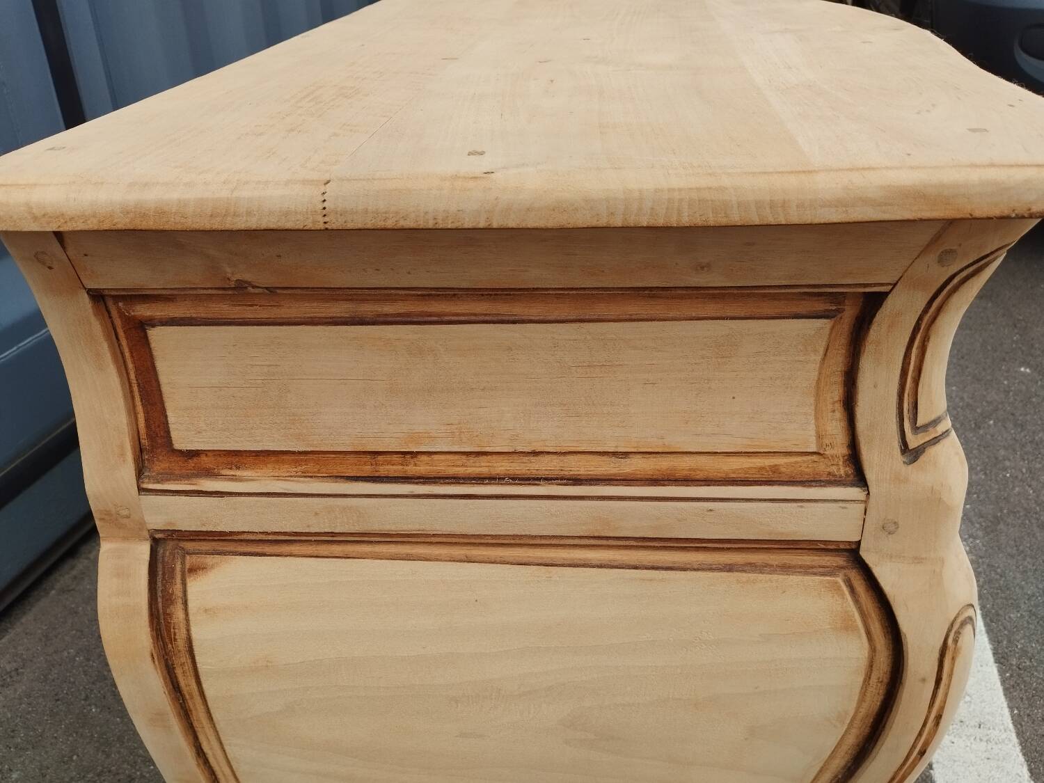 Beautiful antique Louis XV style chest of drawers