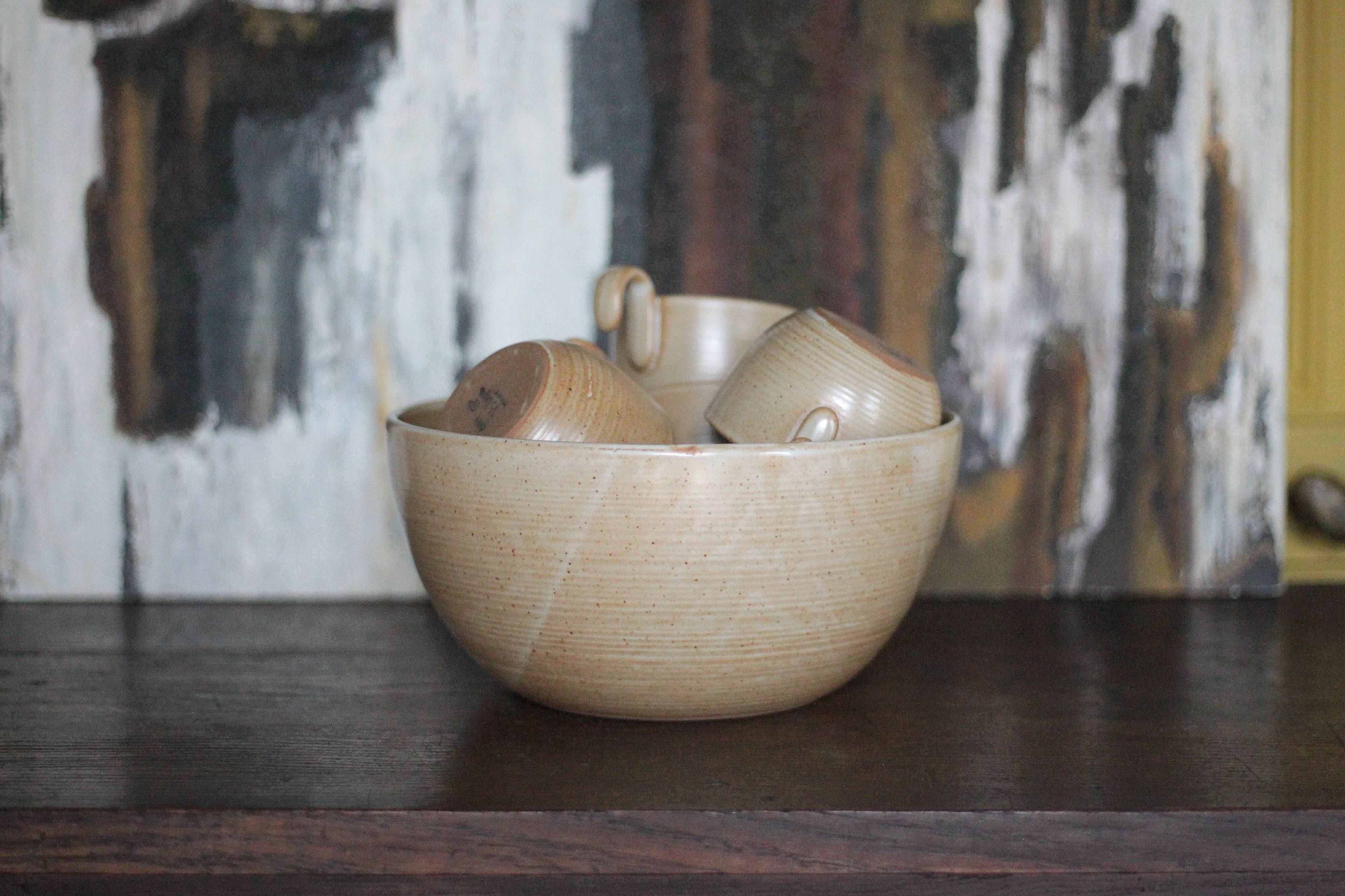 Service stoneware Village France salad bowl and its 8 cups, sangria service or