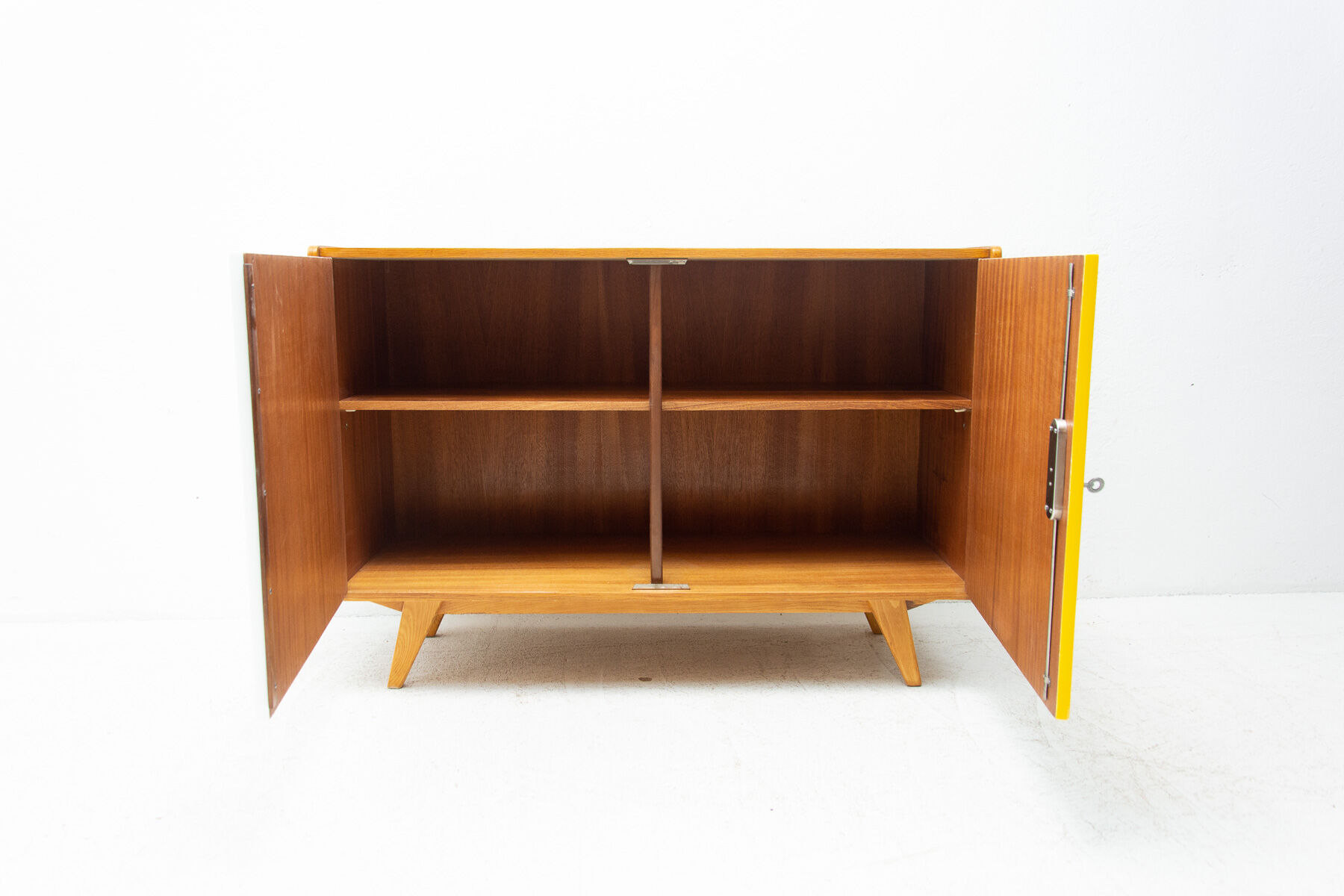 Enfilade U-450 par Jiří Jiroutek, années 1960, Tchécoslovaquie