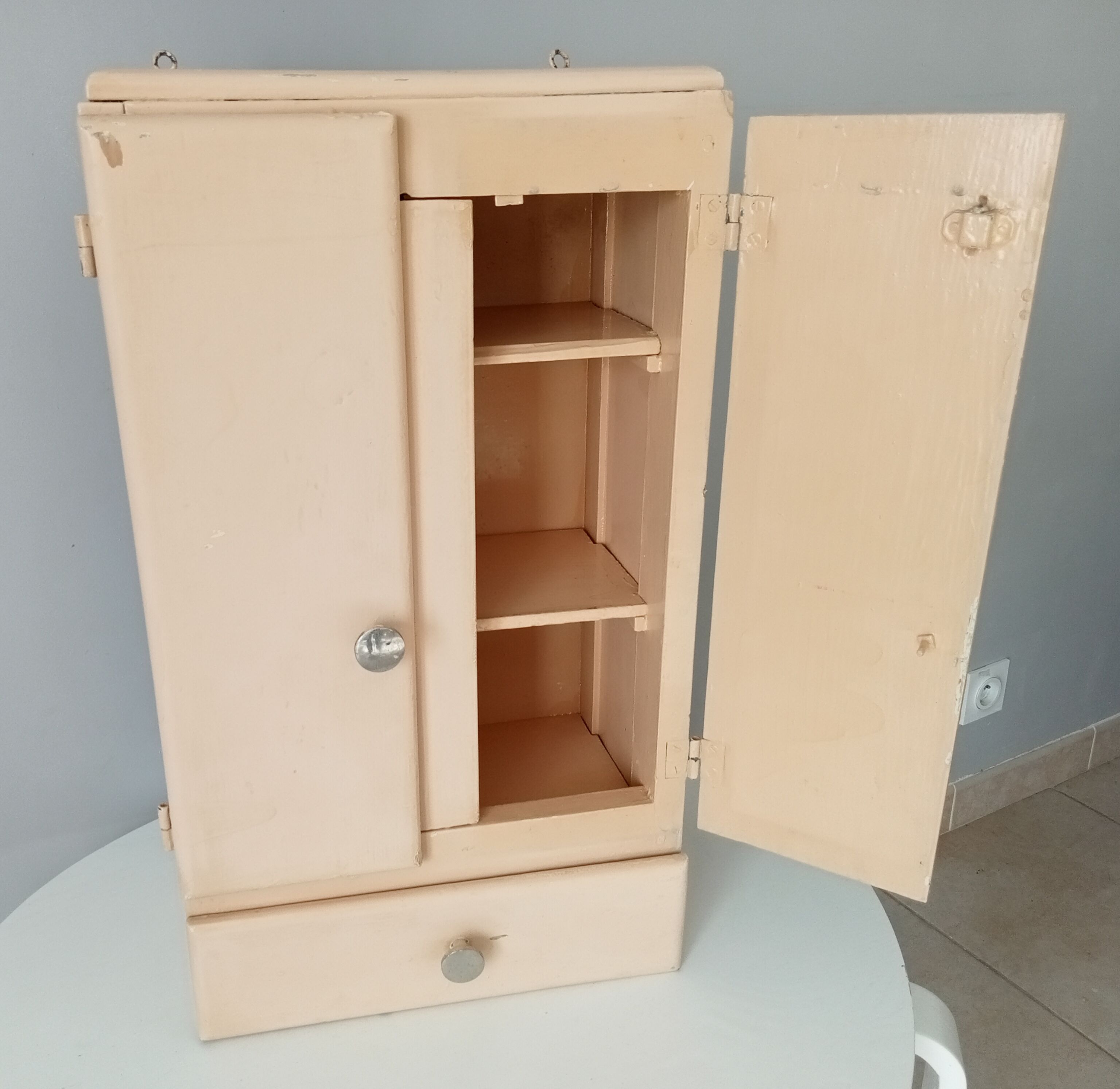 Medicine cabinet 50s
