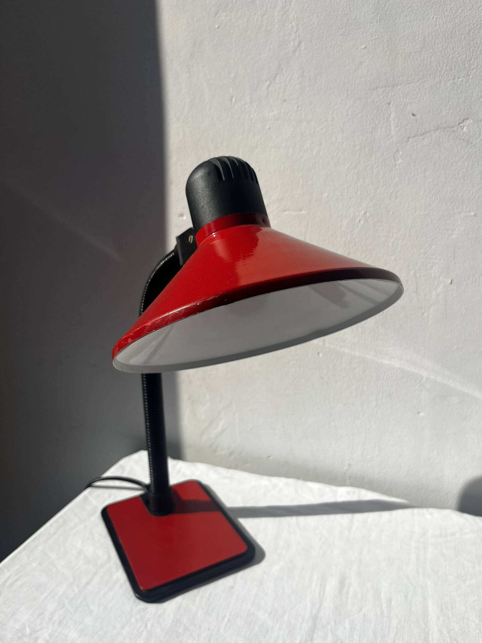 Vintage red metal lamp (Massive)