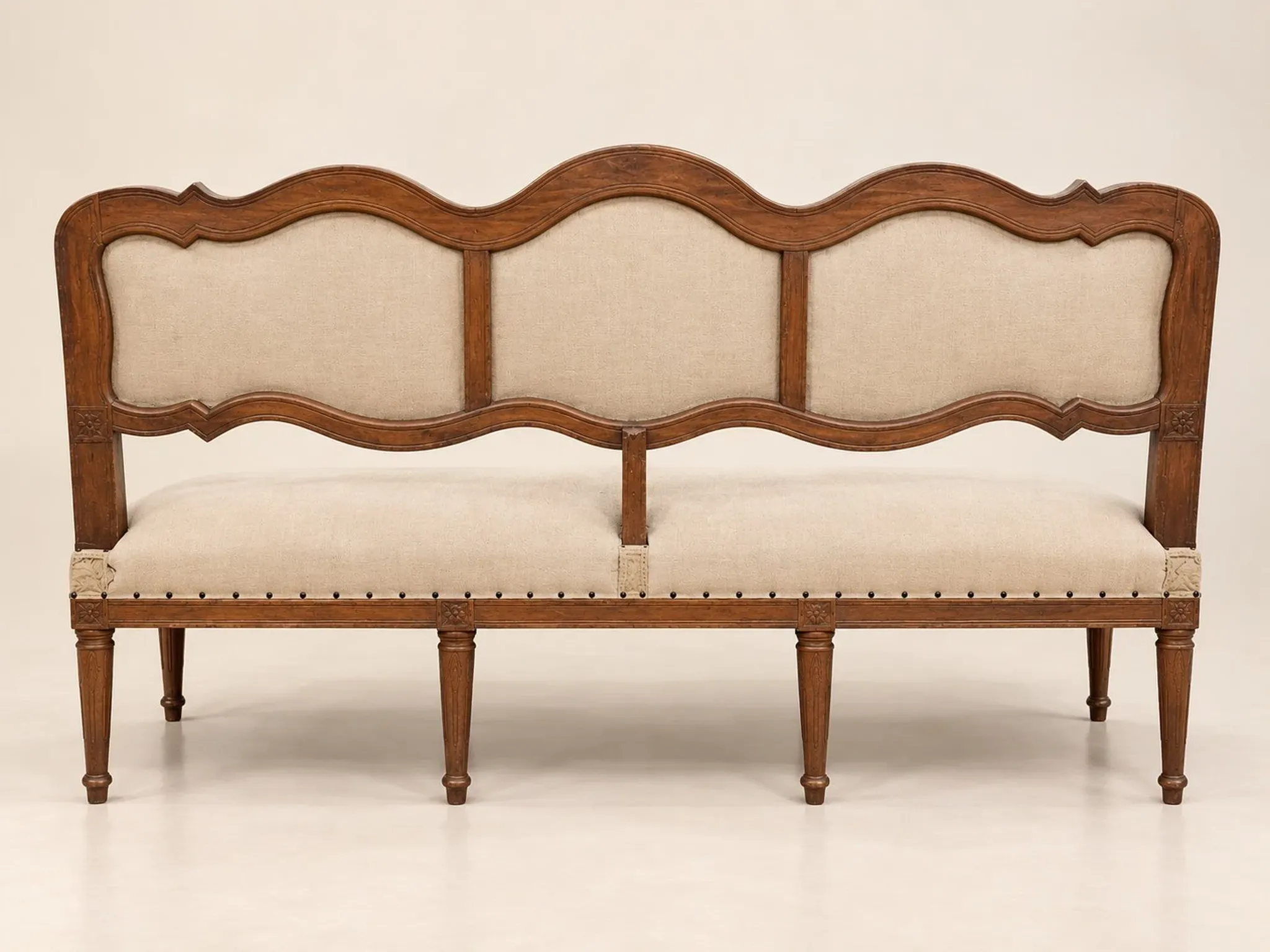 Louis XVI period canapé – Model with eel heads – Carved walnut