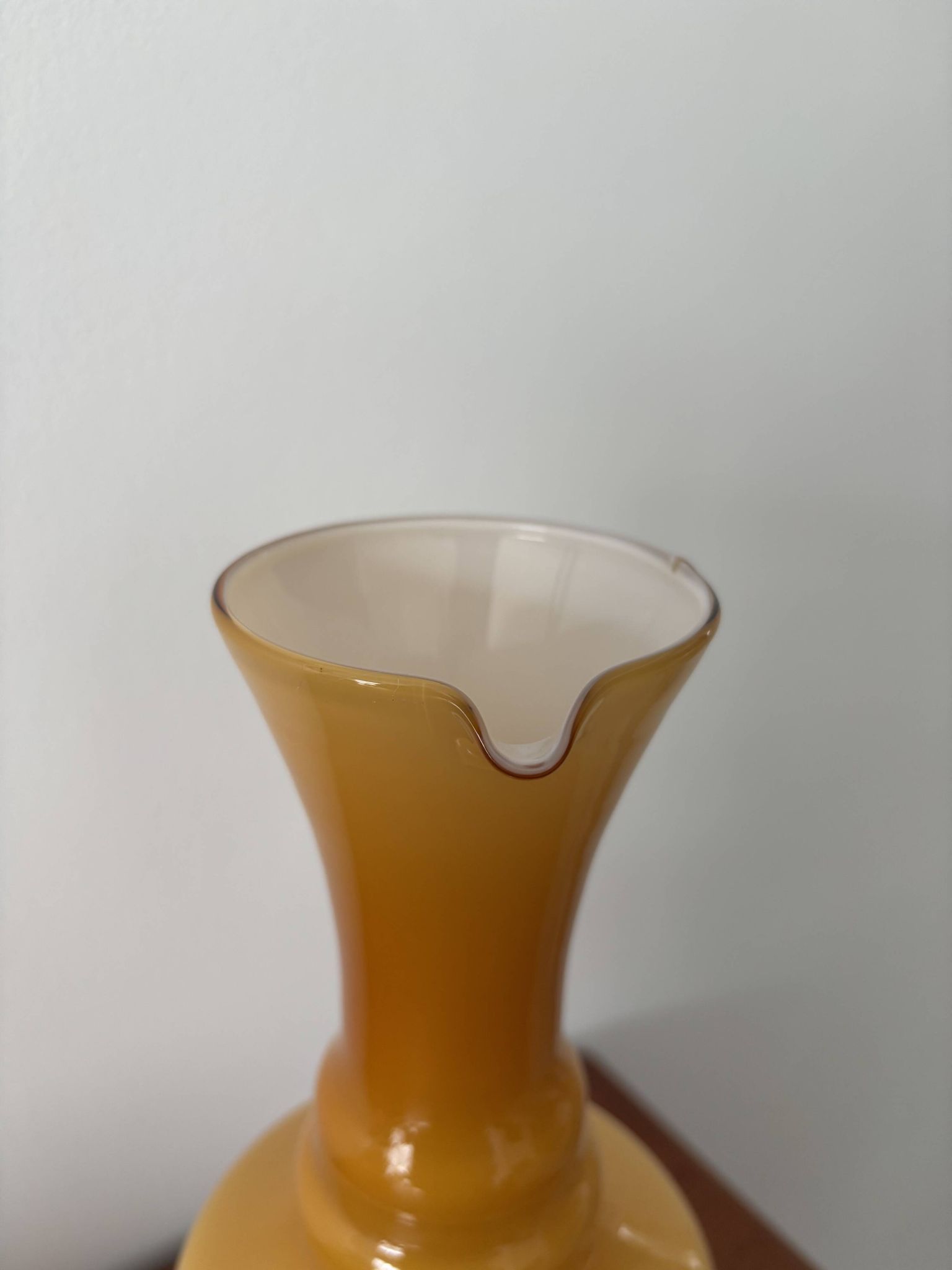Vase en opaline vintage range ambré Verrerie rétro mid century