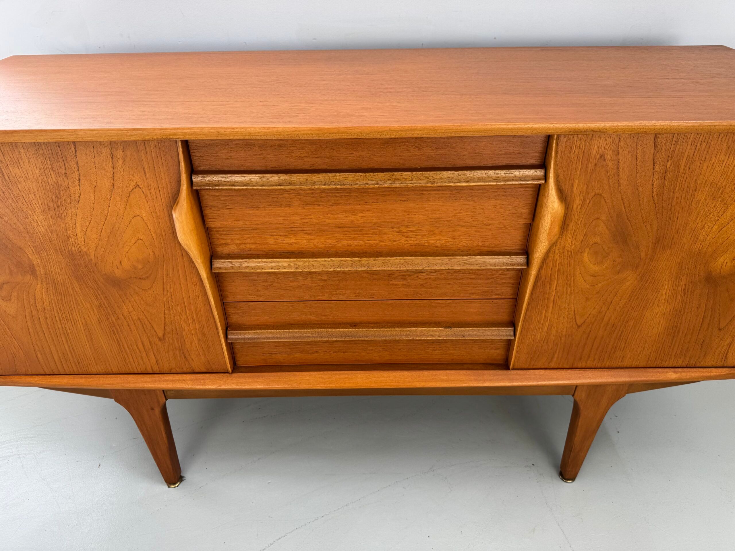 Buffet vintage Jentique.