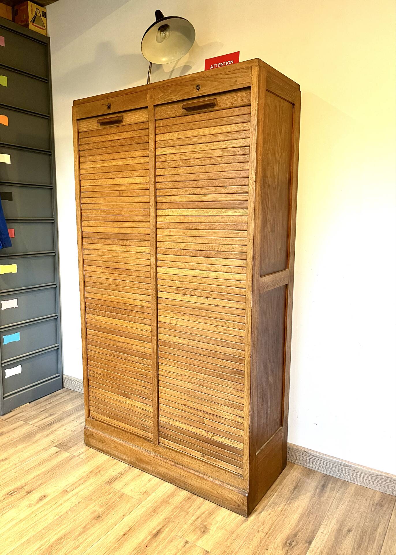 Double curtain folder