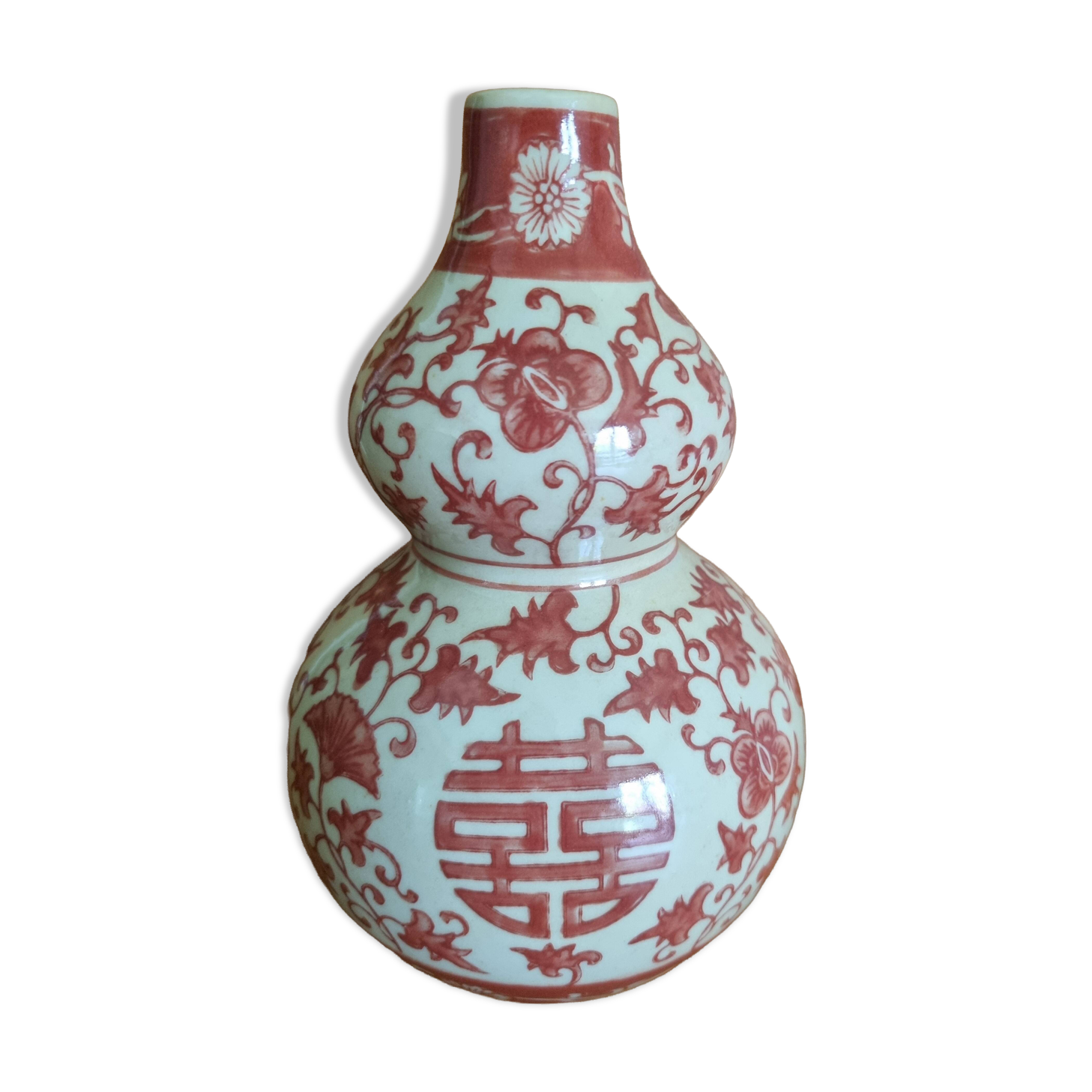 Chinese vase in gourd shape with Double Happiness motif.
