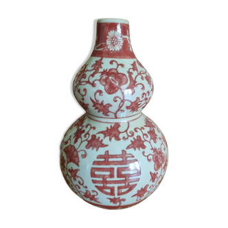 Chinese vase in gourd shape with Double Happiness motif.