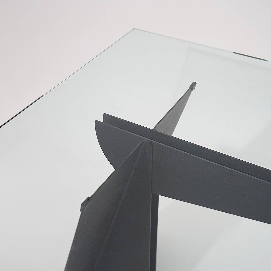 Table en verre et métal noir, années 1970