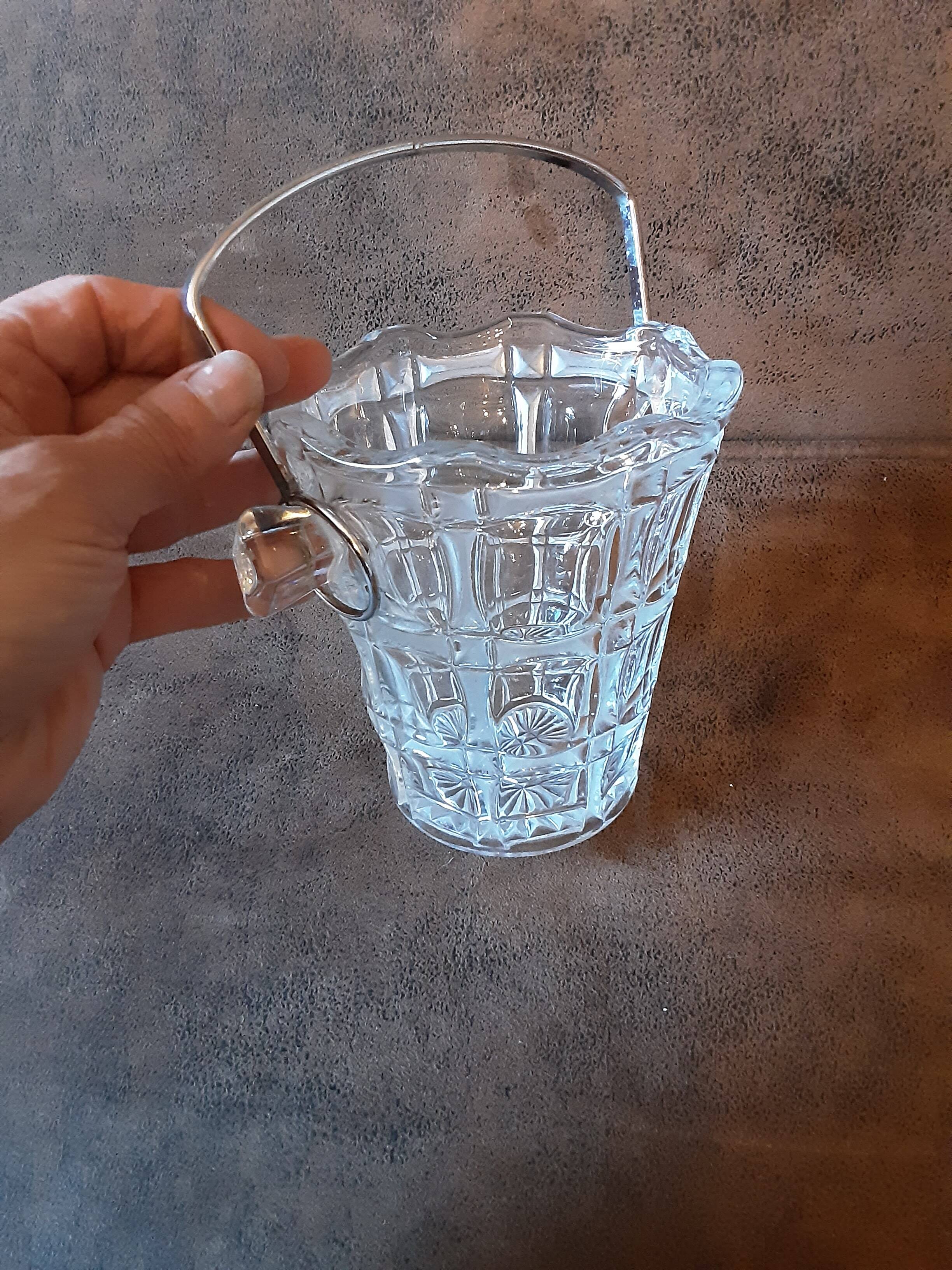 Stylish ice bucket