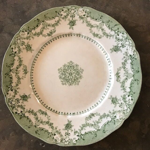 7 dessert plates and a cake dish