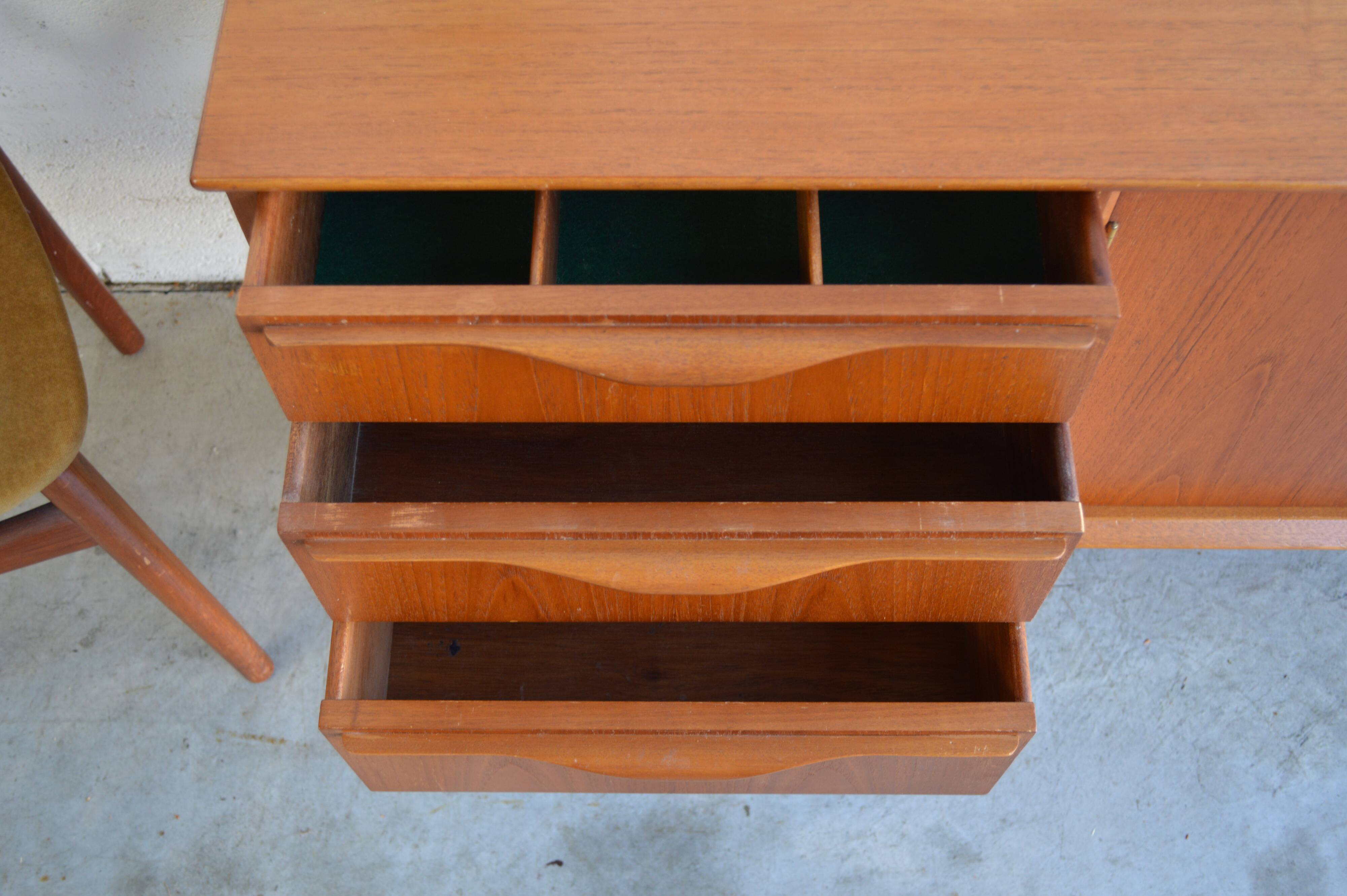 Enfilade Jentique – "wave" handles 183 cm